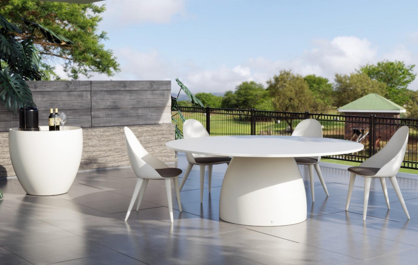 Moderne Table de salle à manger New Design en blanc mat adaptée à l'extérieur SUMMER 2024 en vente