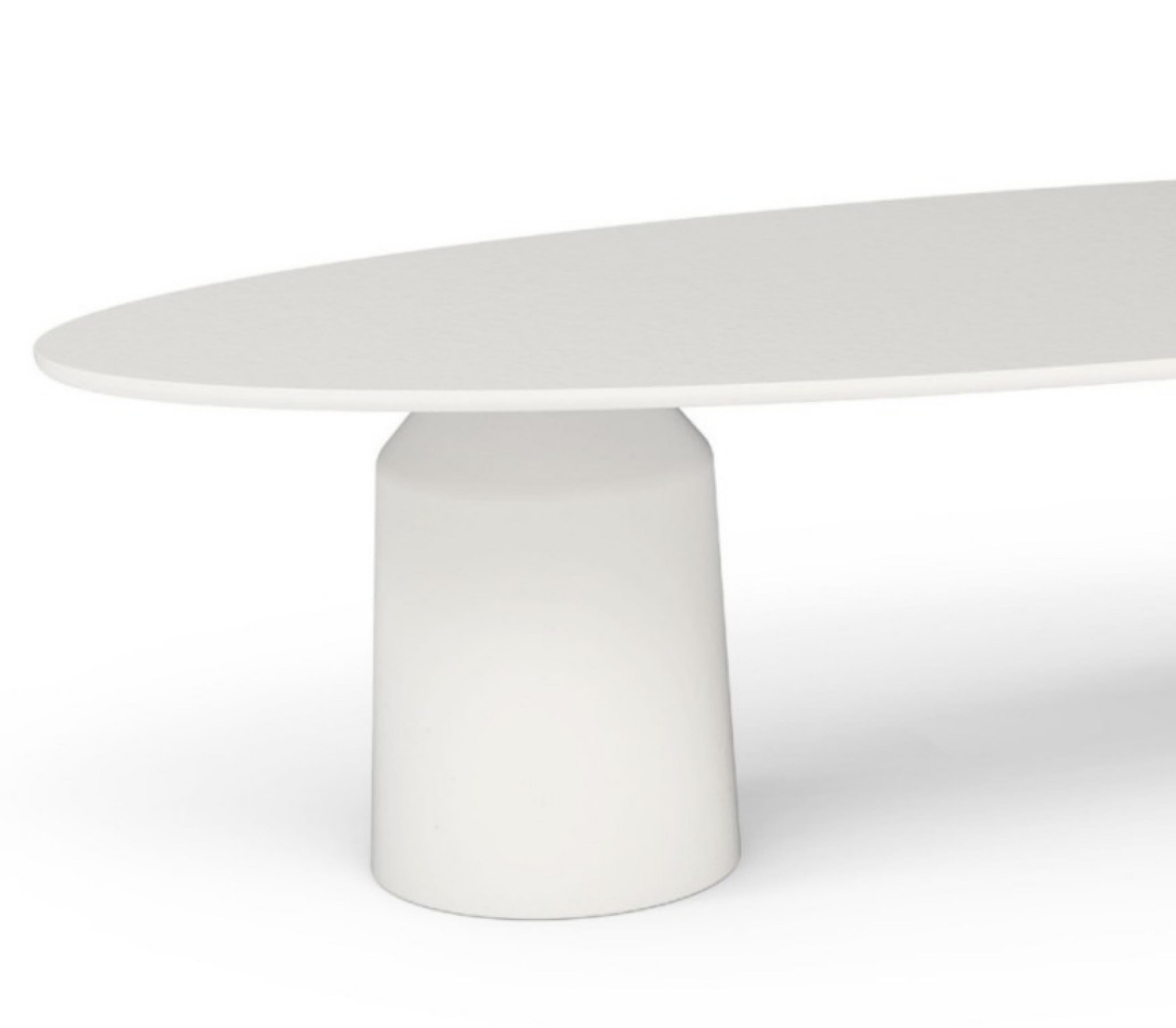 New Design Esstisch in Weiß Matt Geeignet für den Außenbereich SUMMER 2024 (Moderne) im Angebot