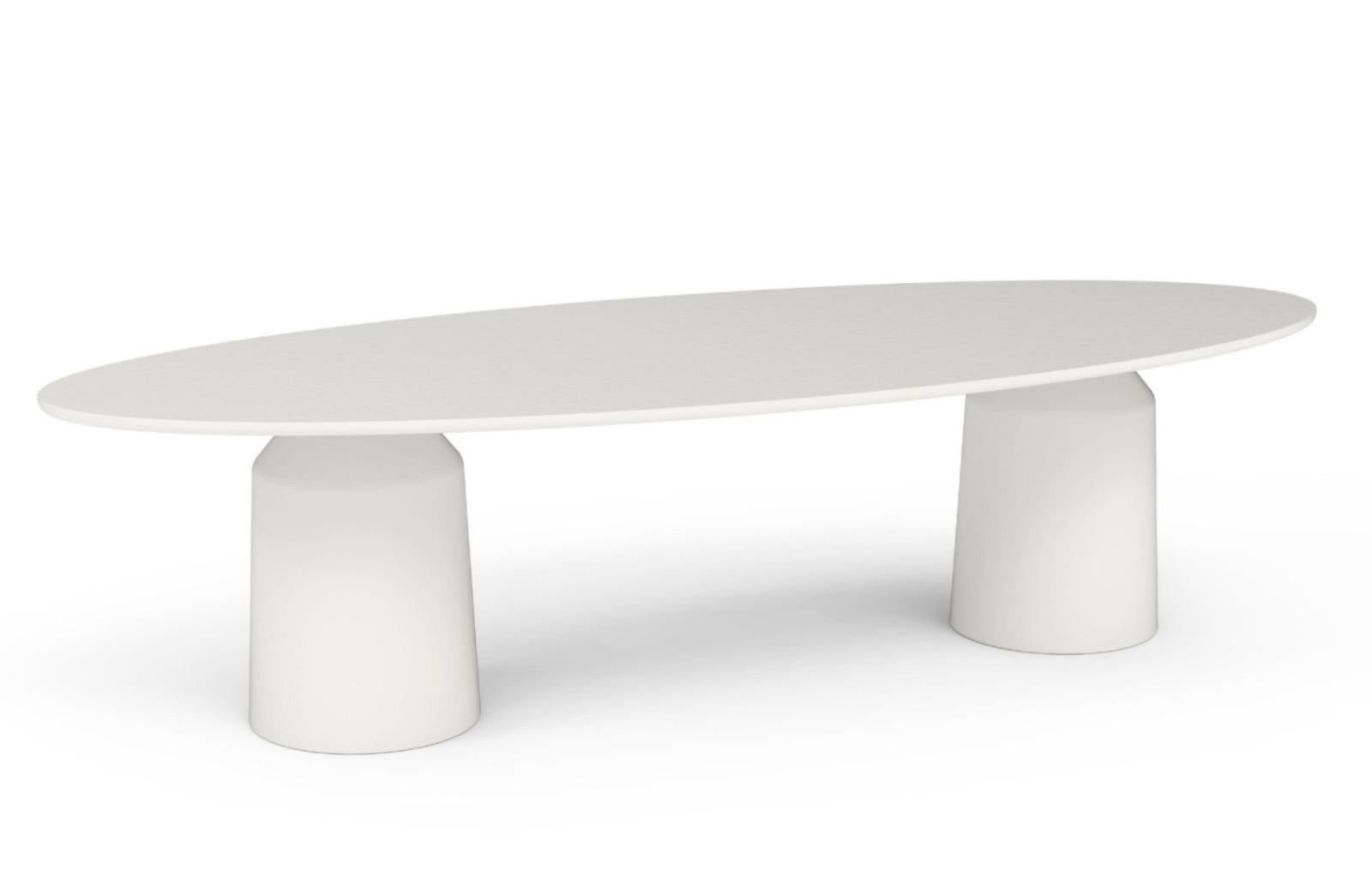 Portugais Table de salle à manger New Design en blanc mat adaptée à l'extérieur SUMMER 2024 en vente