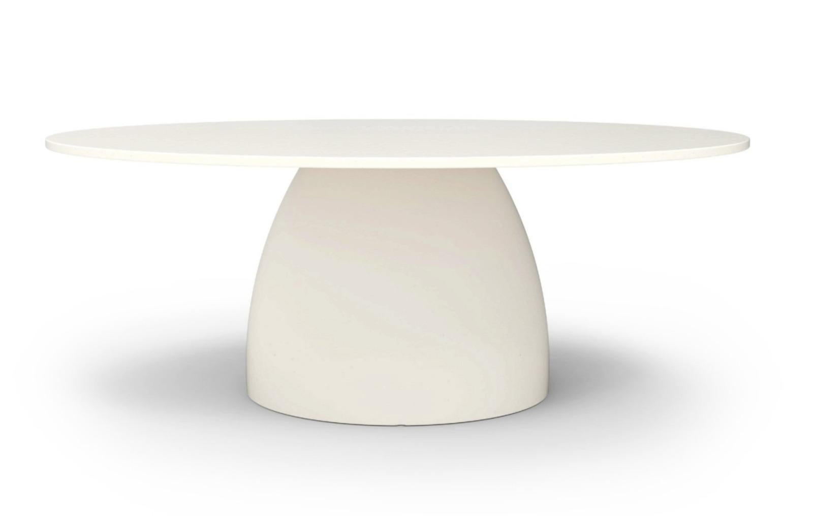 Fait main Table de salle à manger New Design en blanc mat adaptée à l'extérieur SUMMER 2024 en vente