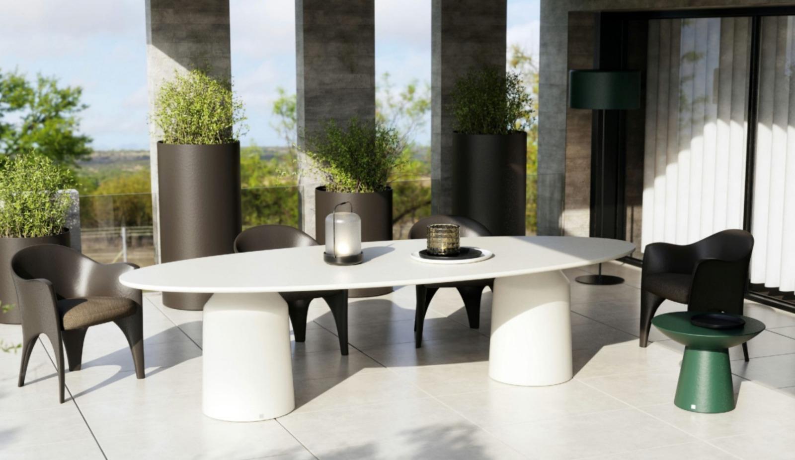 Fait main Table de salle à manger New Design en blanc mat adaptée à l'extérieur SUMMER 2024 en vente