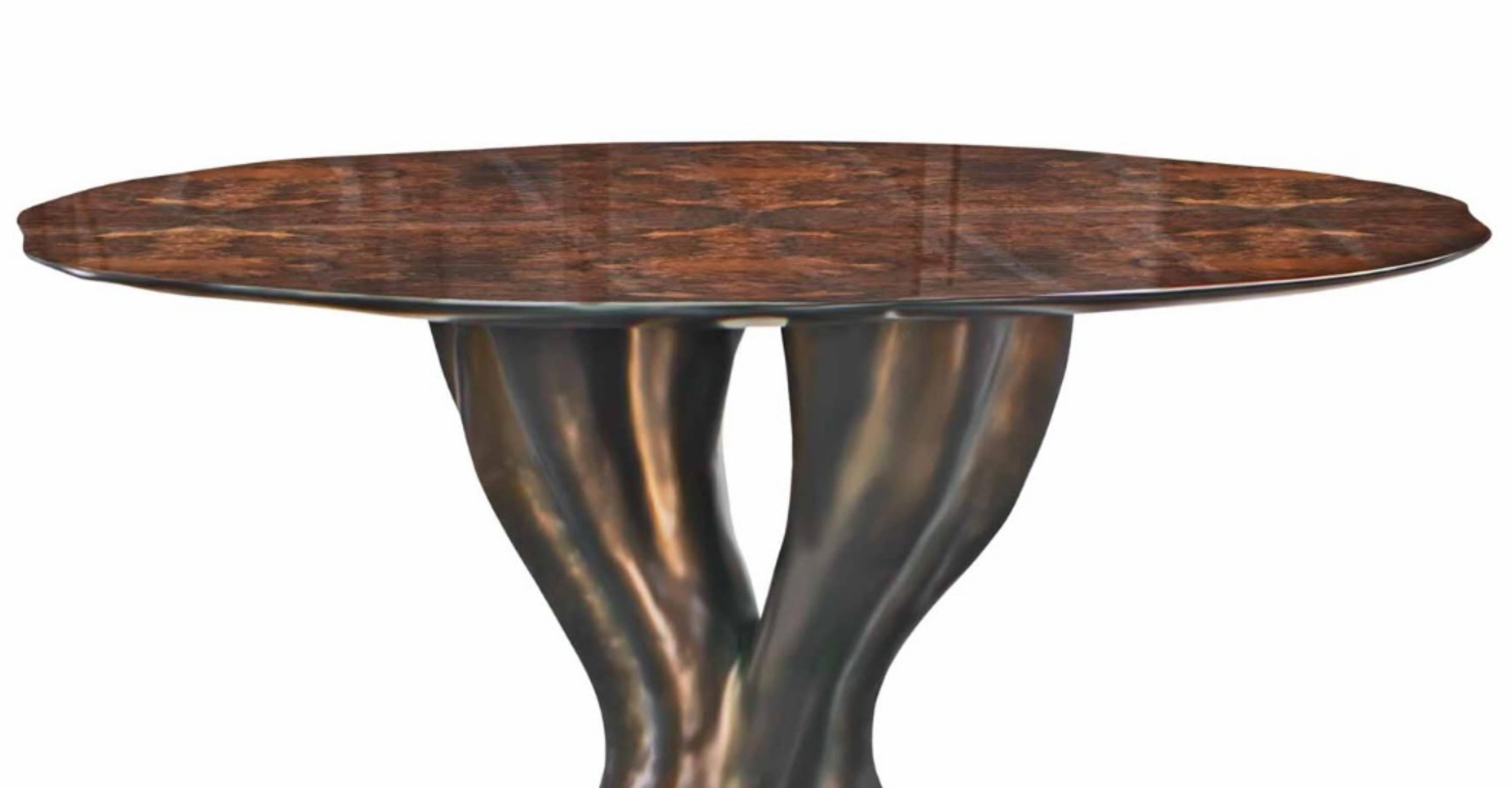 Modern New Design Dining Table in Wood with Walnut Root Veneer 4/6 Persons For Sale