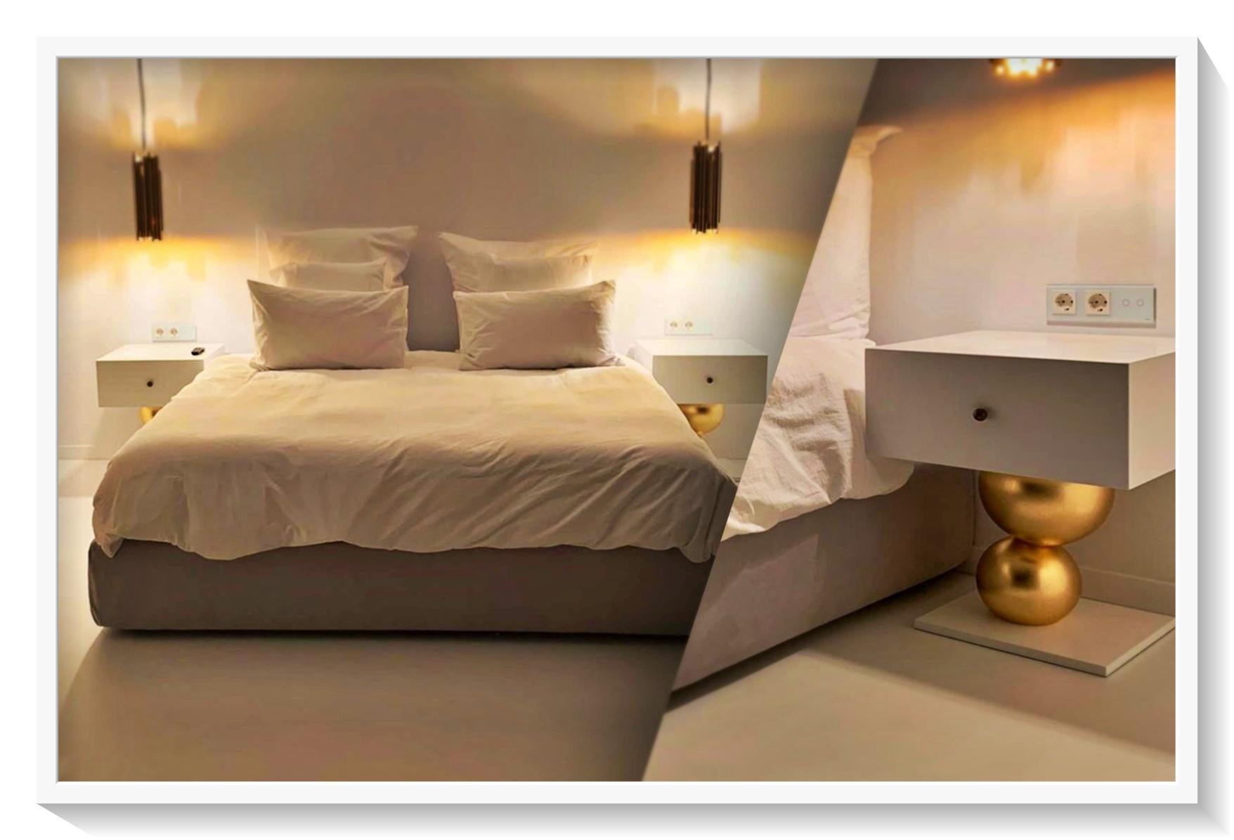 New Design Zwei Nachttische in Weiß lackiert mit Hochglanzoberfläche (Portugiesisch) im Angebot