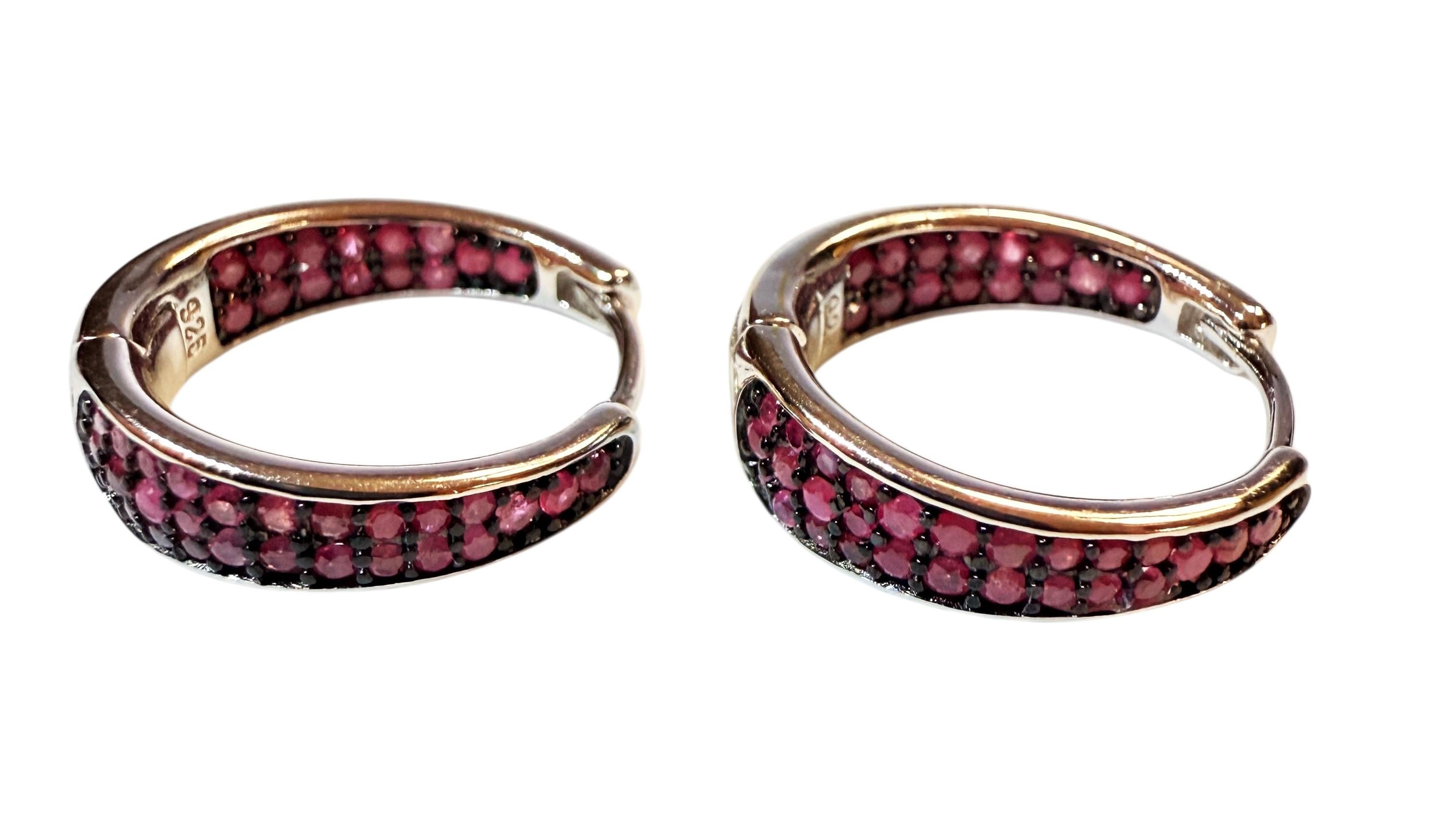 New Diamond Cut .50 Karat Roter Saphir 14k W Gold PL Sterling Silber Ohrringe im Angebot 2