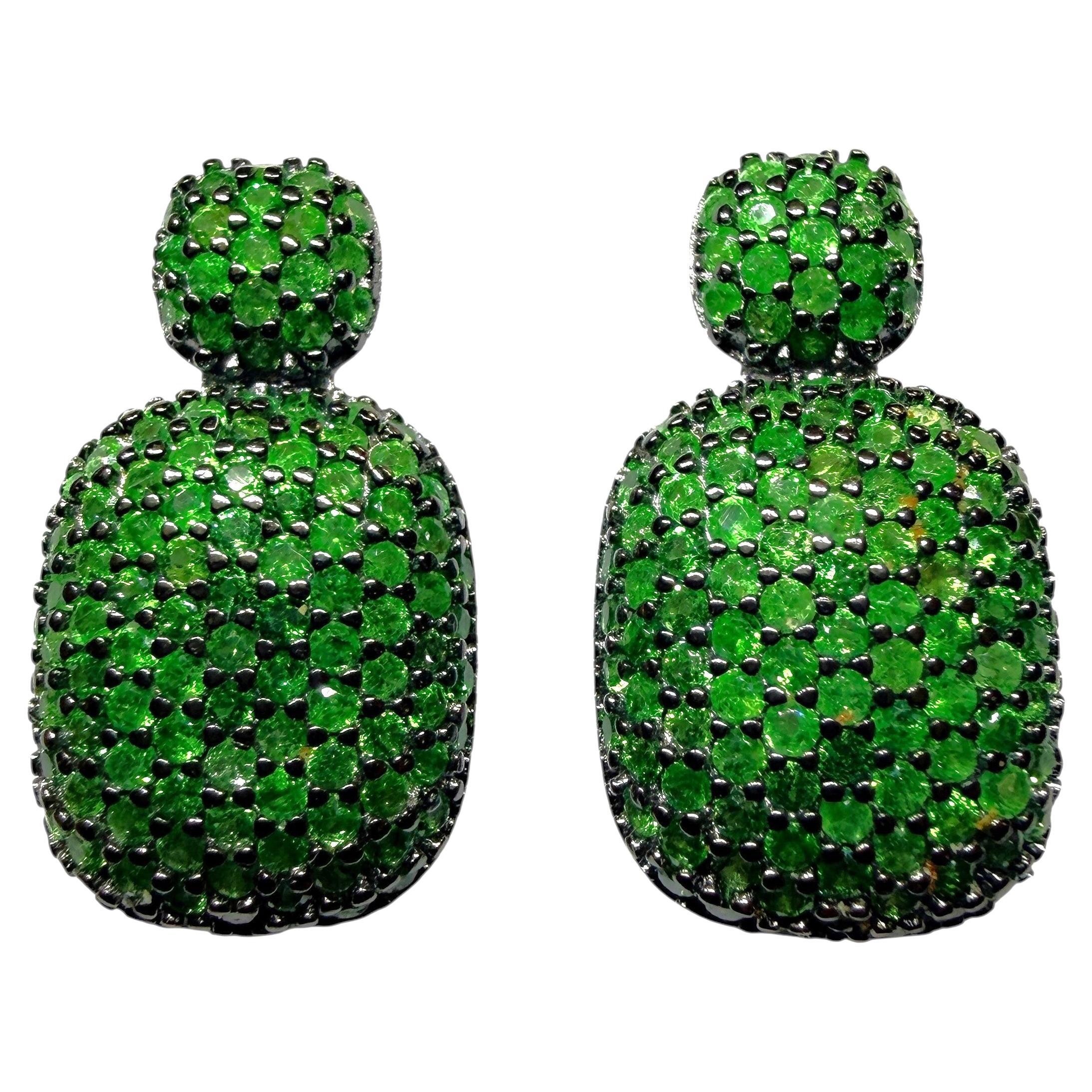 What is the difference between a silversmith and a goldsmith?