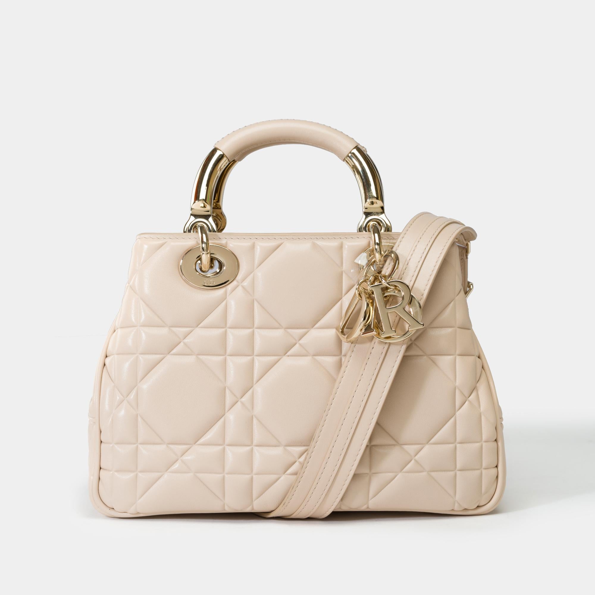 Superb​ ​Dior​ ​Lady​ ​95.22​ ​bag​ ​in​ ​beige​ ​cannage​ ​leather,​ ​gold​ ​metal​ ​trim,​ ​double​ ​handle​ ​in​ ​gold​ ​metal​ ​wrapped​ ​beige​ ​leather,​ ​adjustable​ ​shoulder​ ​strap​ ​in​ ​beige​ ​leather​ ​for​ ​hand​ ​or​ ​shoulder​ ​or​