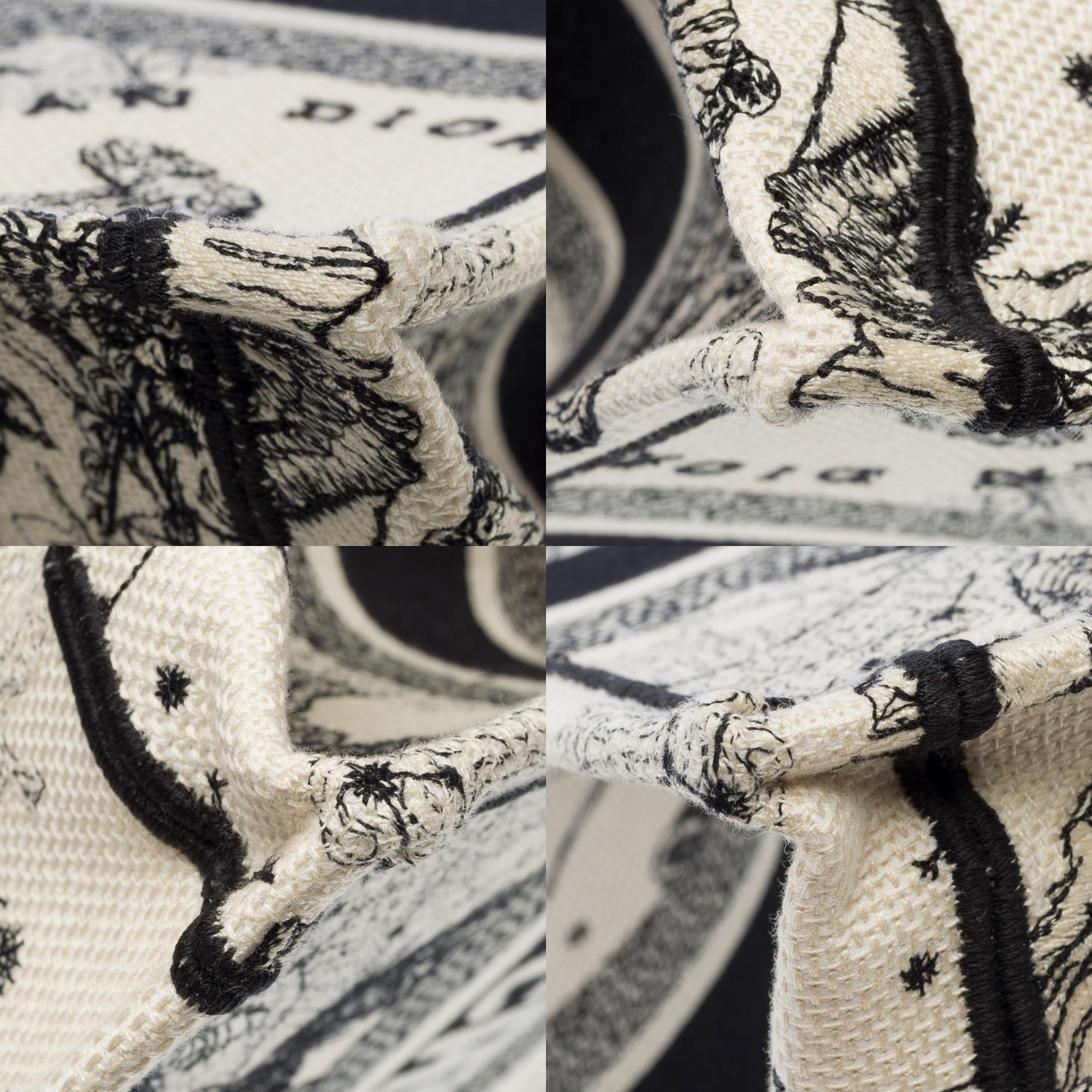 New Dior Medium Book Tote bag in white and blue Toile de Jouy For Sale 8