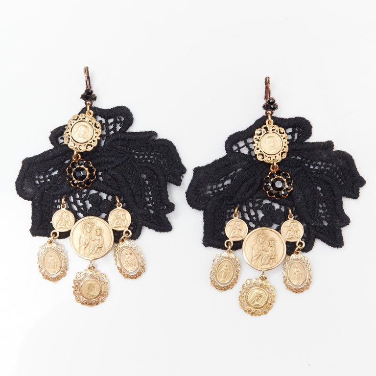 new DOLCE GABBANA 2012 gold tone vintage coin medallion crystal black macrame lace earrings
Reference: DNCU/A00003
Brand: Dolce & Gabbana
Material: Metal
Color: Black
Pattern: Solid
Extra Detail: Pin earring.

CONDITION:
Condition: New with tags.