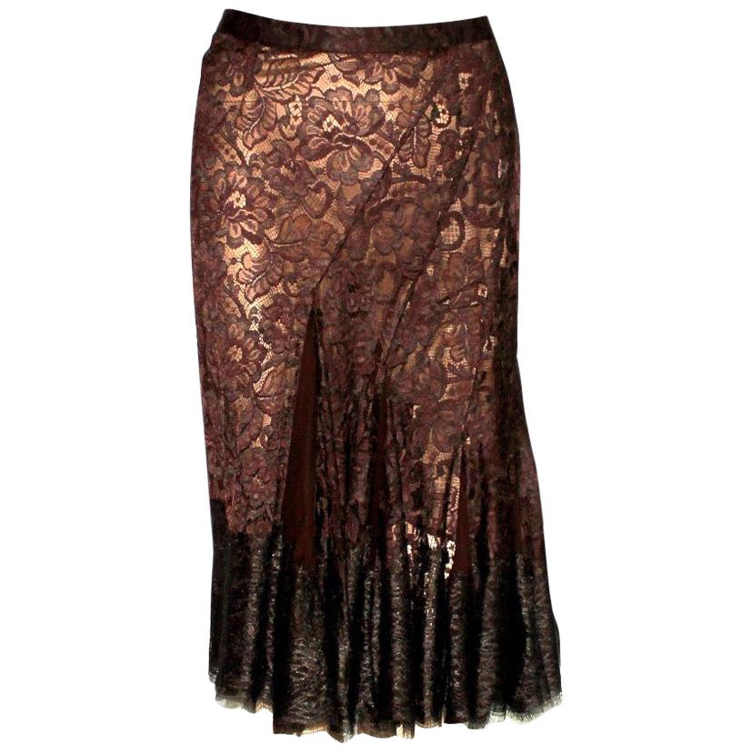 UNWORN Dolce & Gabbana Y2K Chocolate Brown Pleated Lace Silk Skirt 40 For Sale