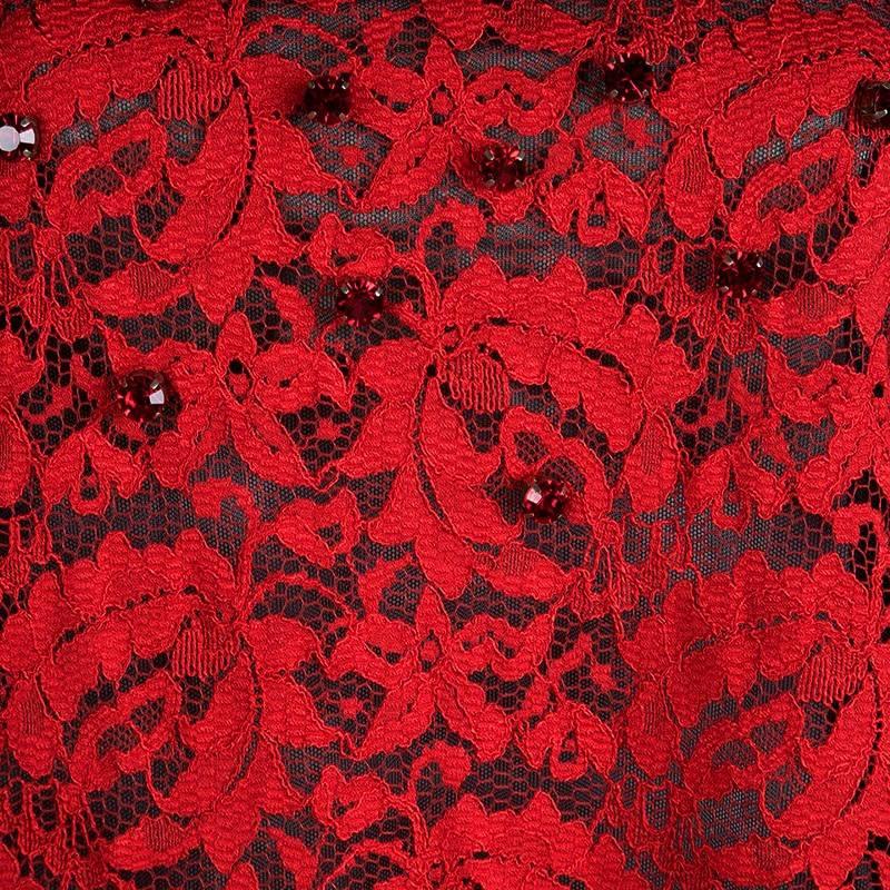 Dolce & Gabbana - Robe en dentelle et soie rouge ornée de cristaux, taille 38, état neuf en vente 5