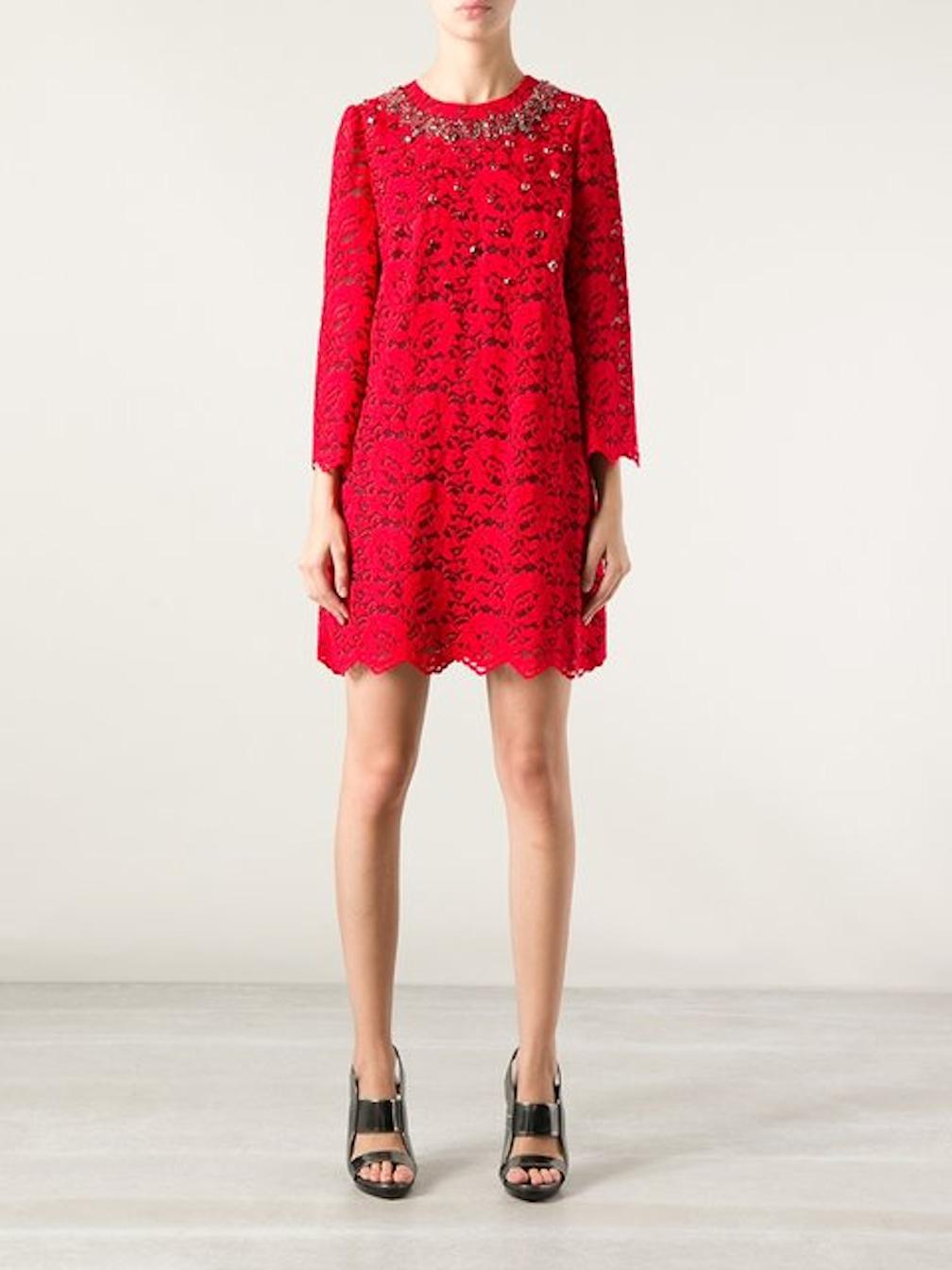 Dolce & Gabbana - Robe en dentelle et soie rouge ornée de cristaux, taille 38, état neuf en vente 7