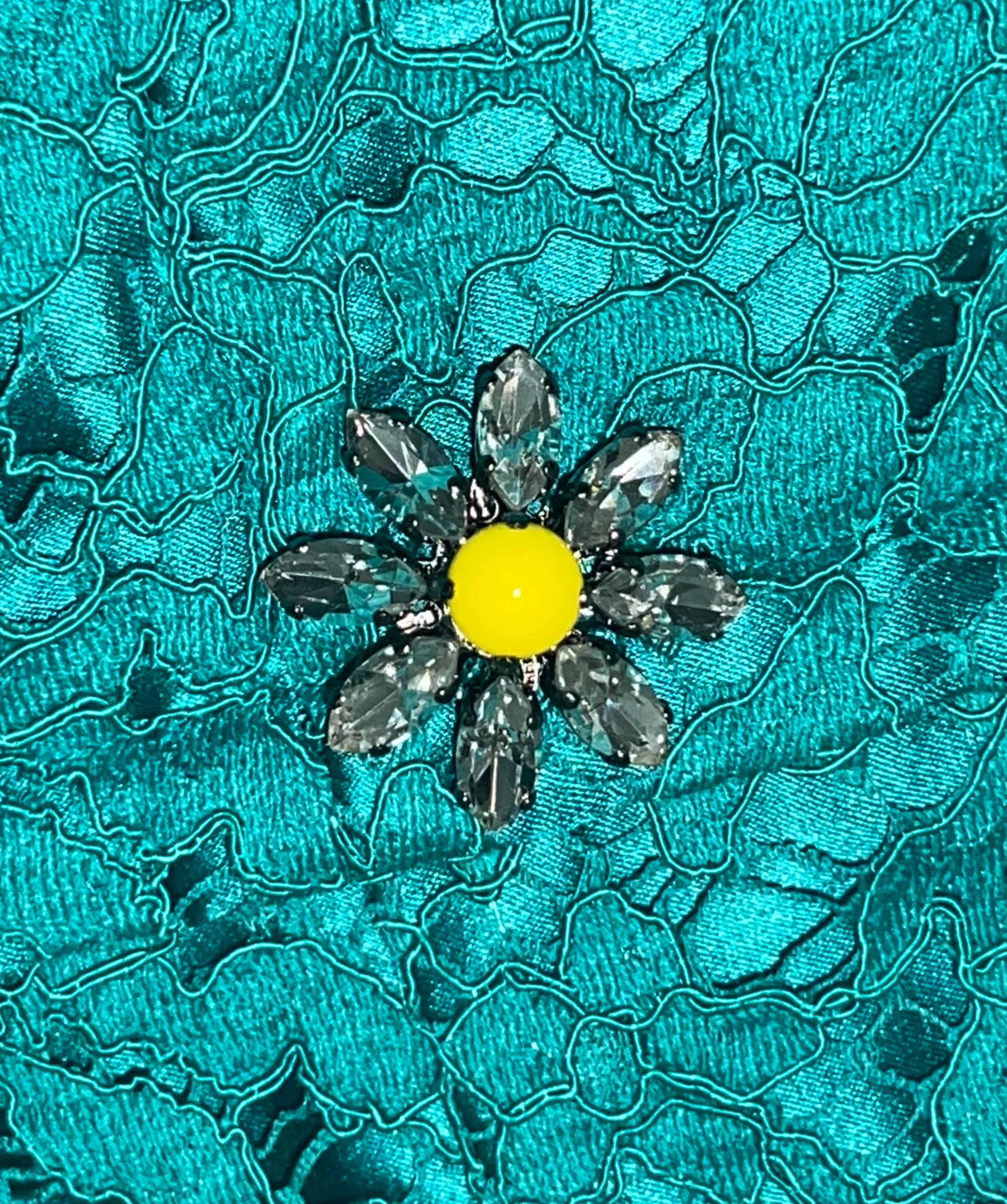 NEU Dolce & Gabbana Türkis Aqua Spitze Kristall Floral Buttons Etuikleid mit Blumenknöpfen 40 Damen im Angebot
