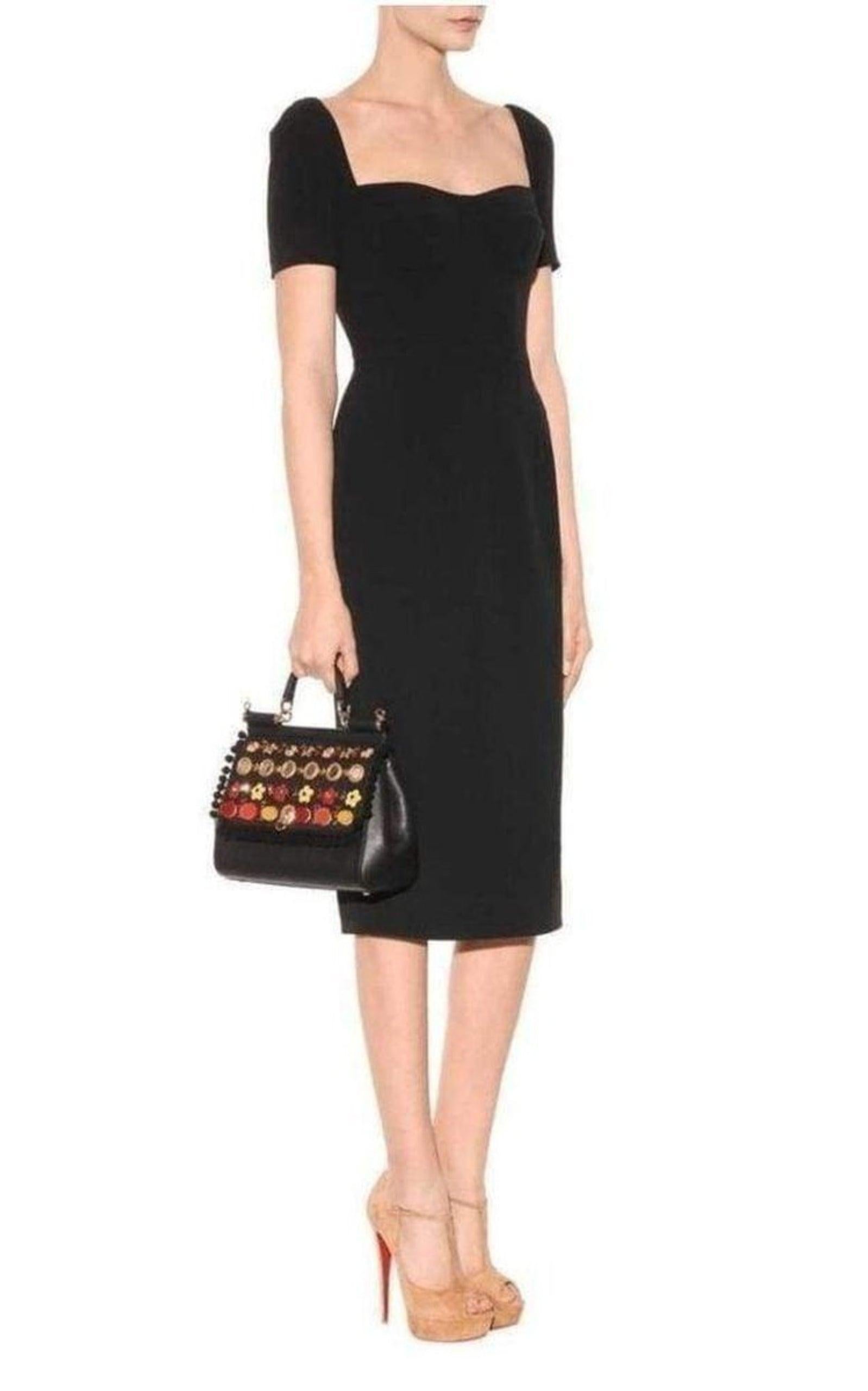 Calf leather tote detailed with pom-pom, mirror, charms and multicolour rhinestones embellishment, featuring a round top handle, a detachable and adjustable shoulder strap and a snapped fold-over top, a logo debossed plaque.
Jacquard lining, one