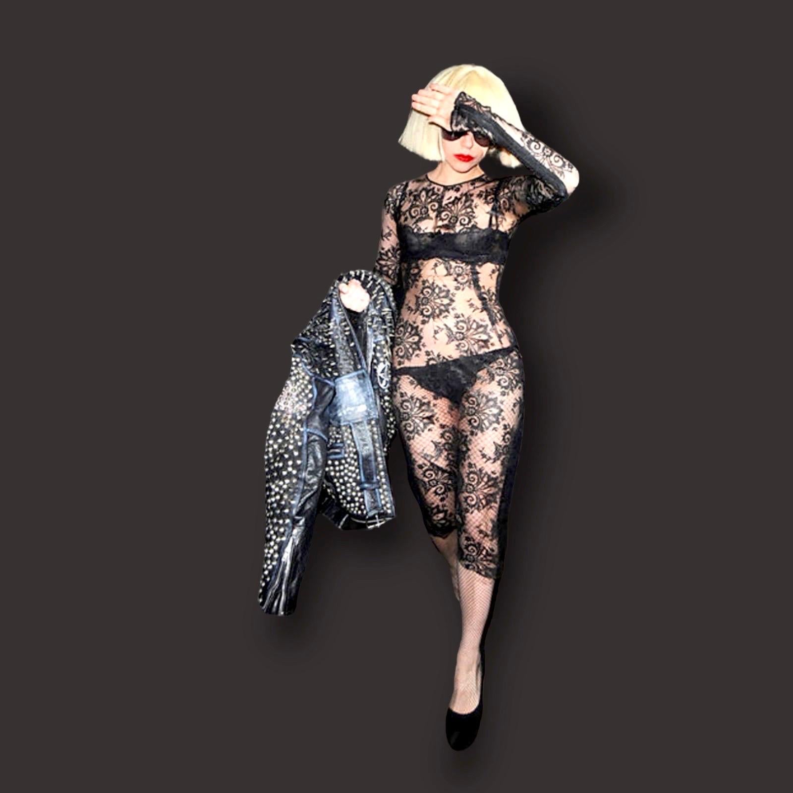 NUOVO Dolce & Gabbana Primavera 1999 Vestito in pizzo rivestito come visto su Lady Gaga 40 in vendita 8