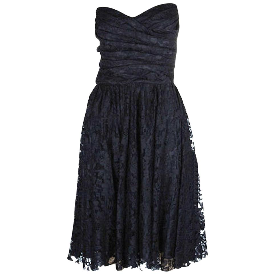 Dolce & Gabbana, robe de cocktail noire sans bretelles avec bustier et dentelle, taille 42 en vente