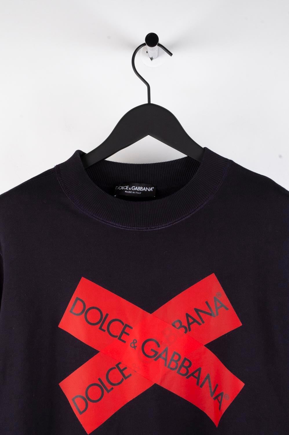 Item for sale is 100% genuine Dolce&Gabbana Sweatshirt, S444
Color: Dark navy
(An actual color may a bit vary due to individual computer screen interpretation)
Material: 100% cotton
Tag size: 46IT runs S/M
This jumper is great quality item. Rate 10
