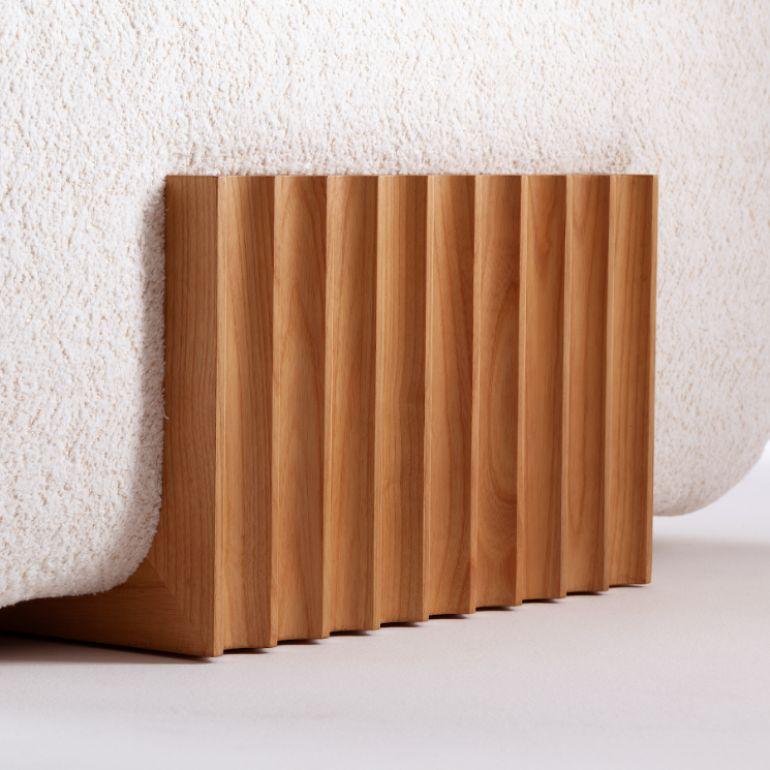 NOUVEAU ! DOOQ ! The Moderns Pouf Rectangulaire en Bouclé Blanc et Pieds en Wood Wood Neuf - En vente à Lisbon, PT
