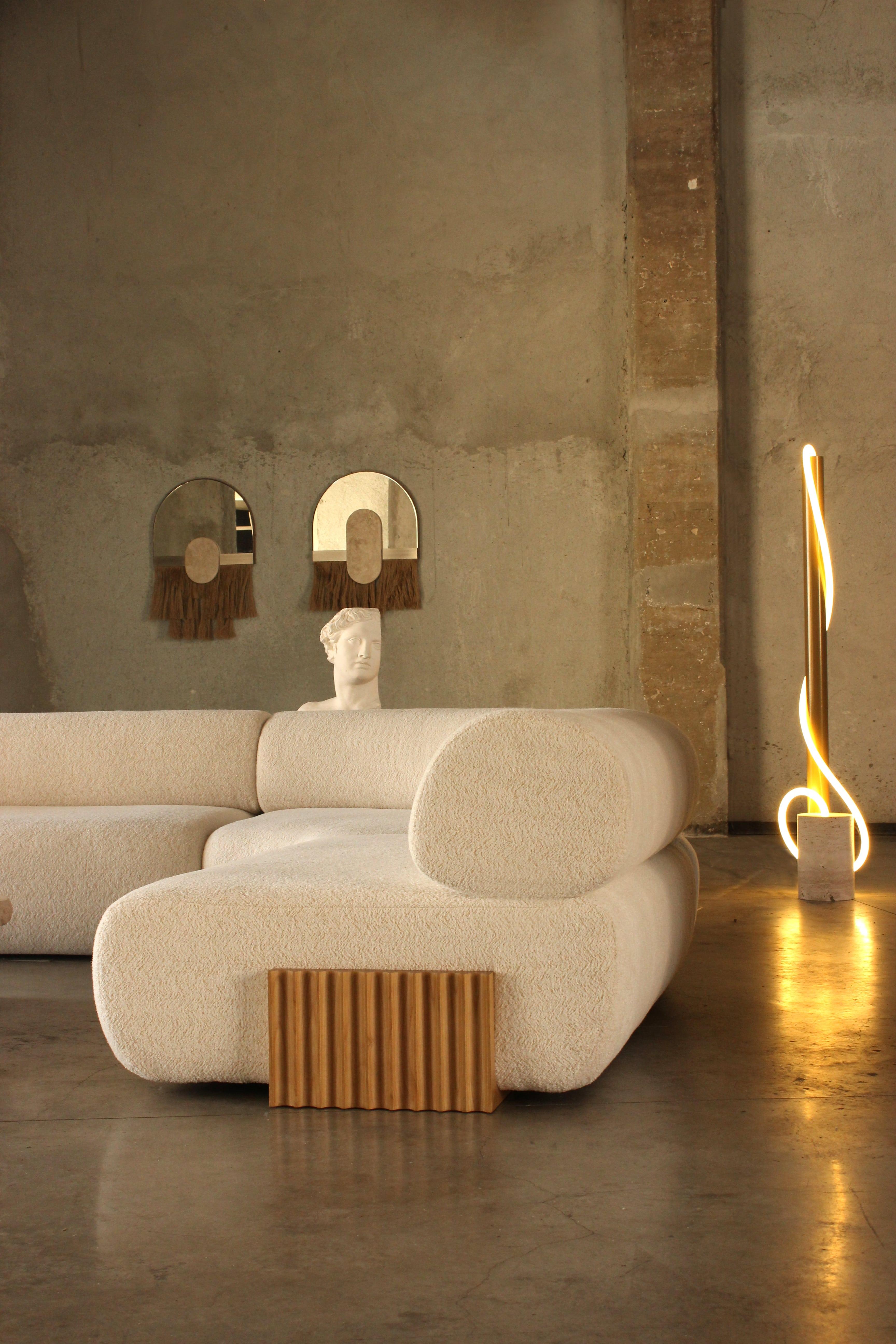 NOUVEAU ! DOOQ ! The Moderns Pouf Rectangulaire en Bouclé Blanc et Pieds en Wood Wood en vente 3