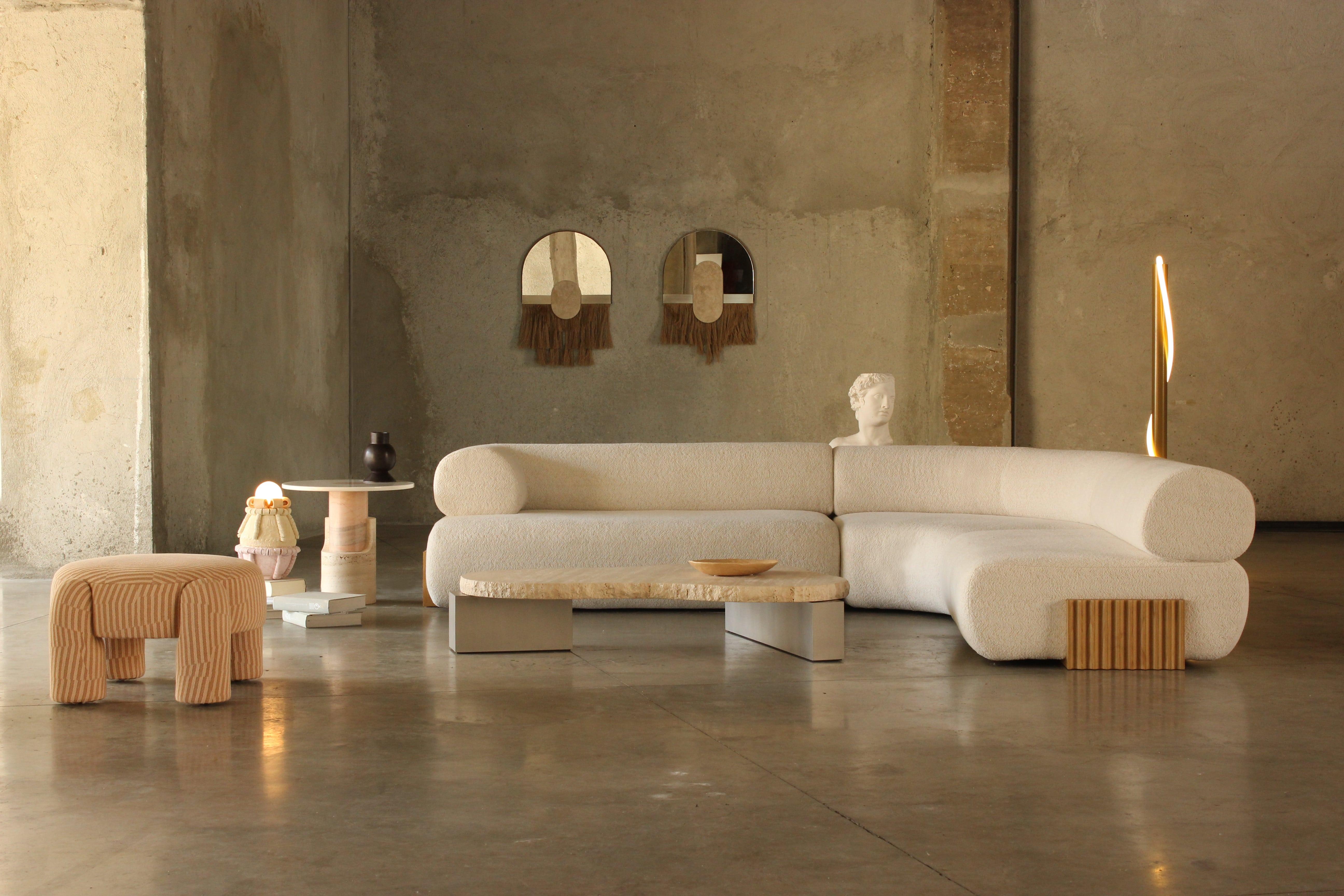 NOUVEAU ! DOOQ ! The Moderns Pouf Rectangulaire en Bouclé Blanc et Pieds en Wood Wood en vente 4