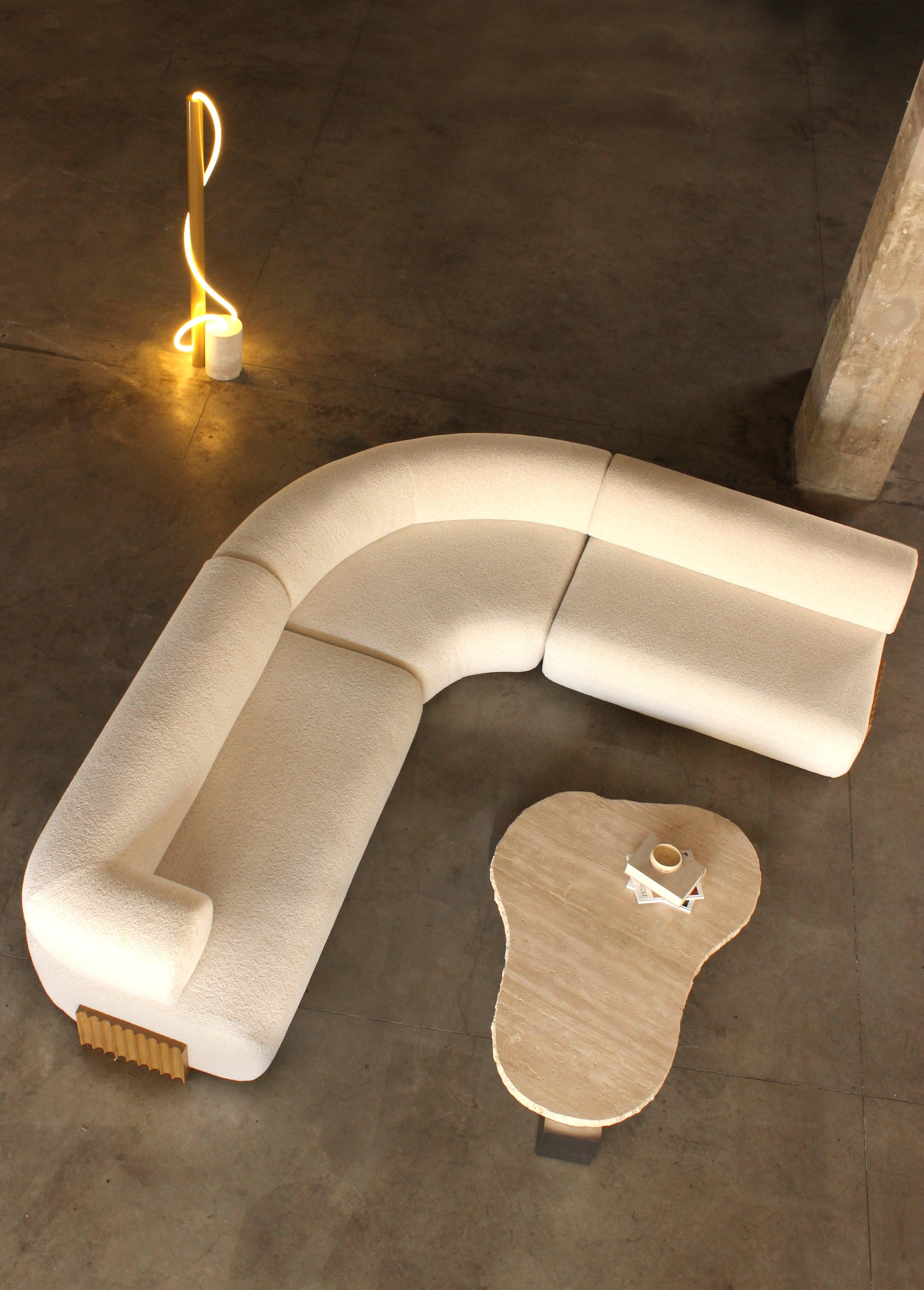 NOUVEAU ! DOOQ ! The Moderns Pouf Rectangulaire en Bouclé Blanc et Pieds en Wood Wood en vente 7
