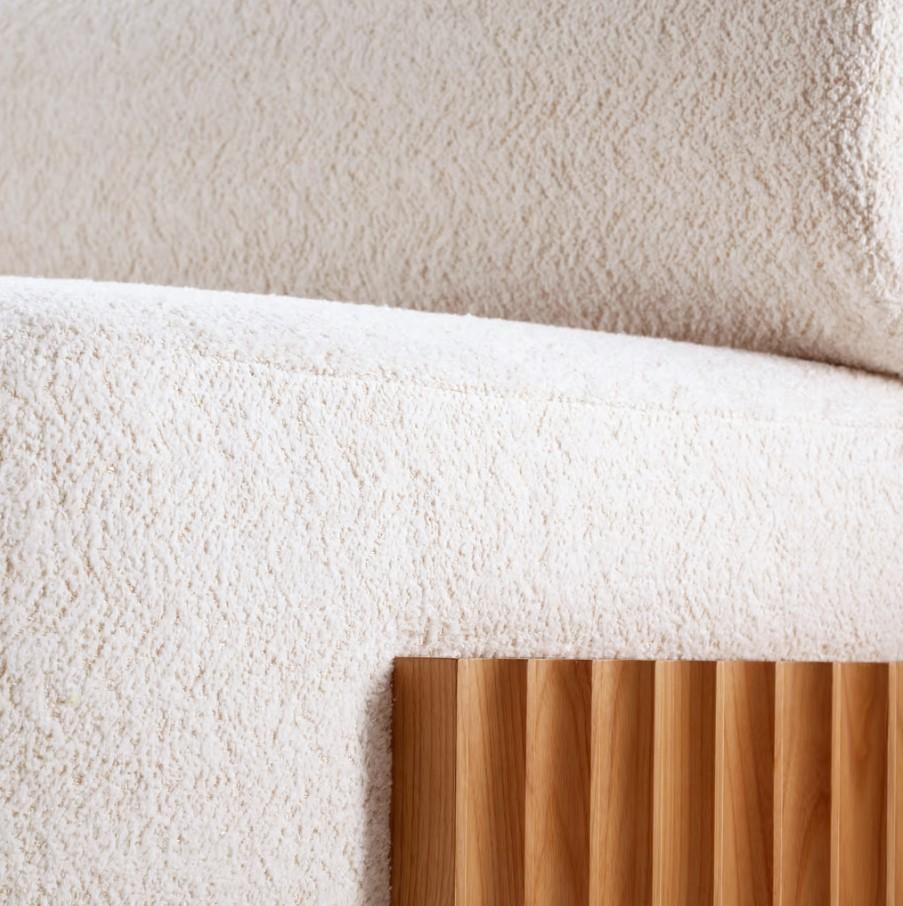 Cuir NOUVEAU ! DOOQ ! The Moderns Pouf Rectangulaire en Bouclé Blanc et Pieds en Wood Wood en vente