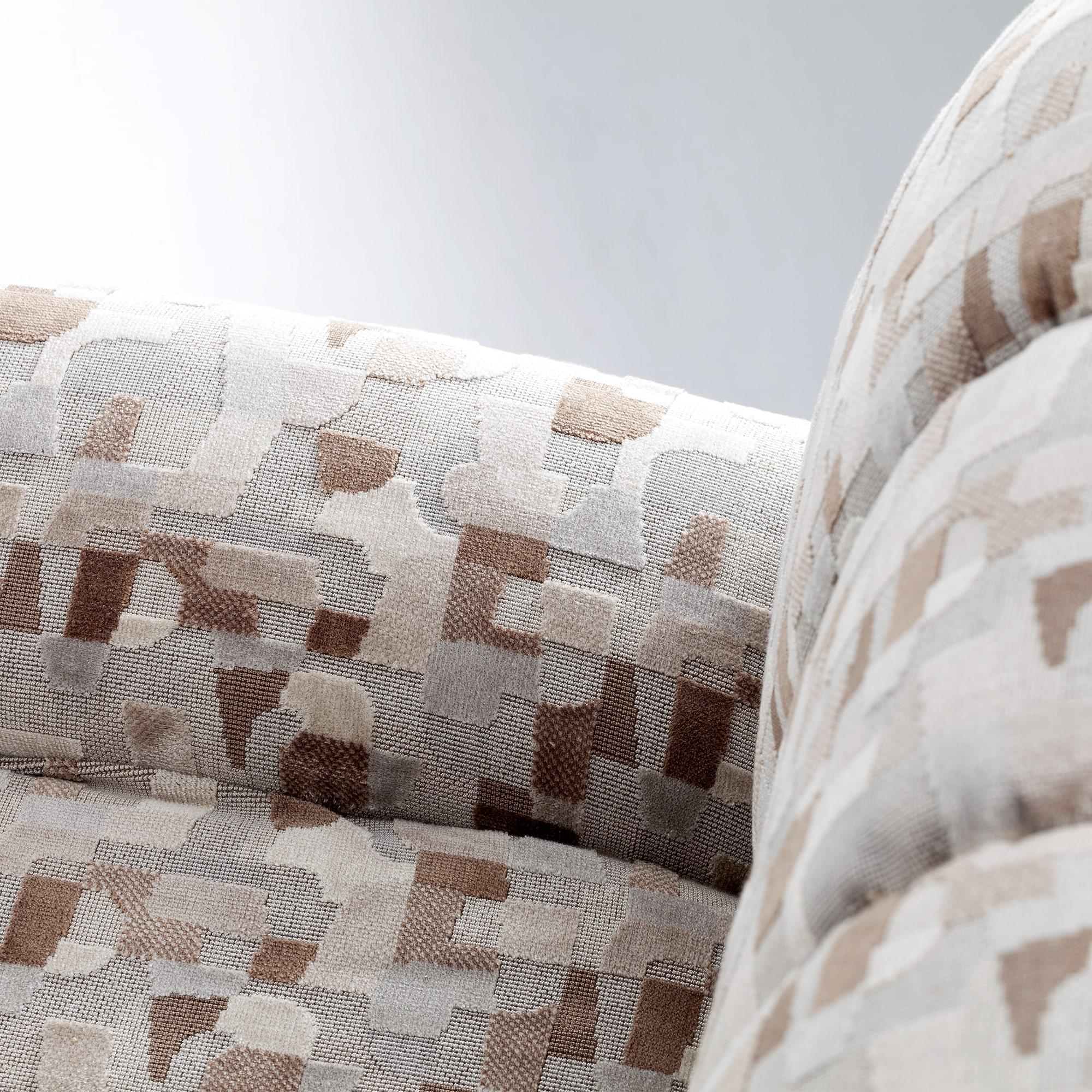 NEU! Dooq! Moderner Colin Sessel in Grau, Brown und Holzfüßen (Stoff) im Angebot