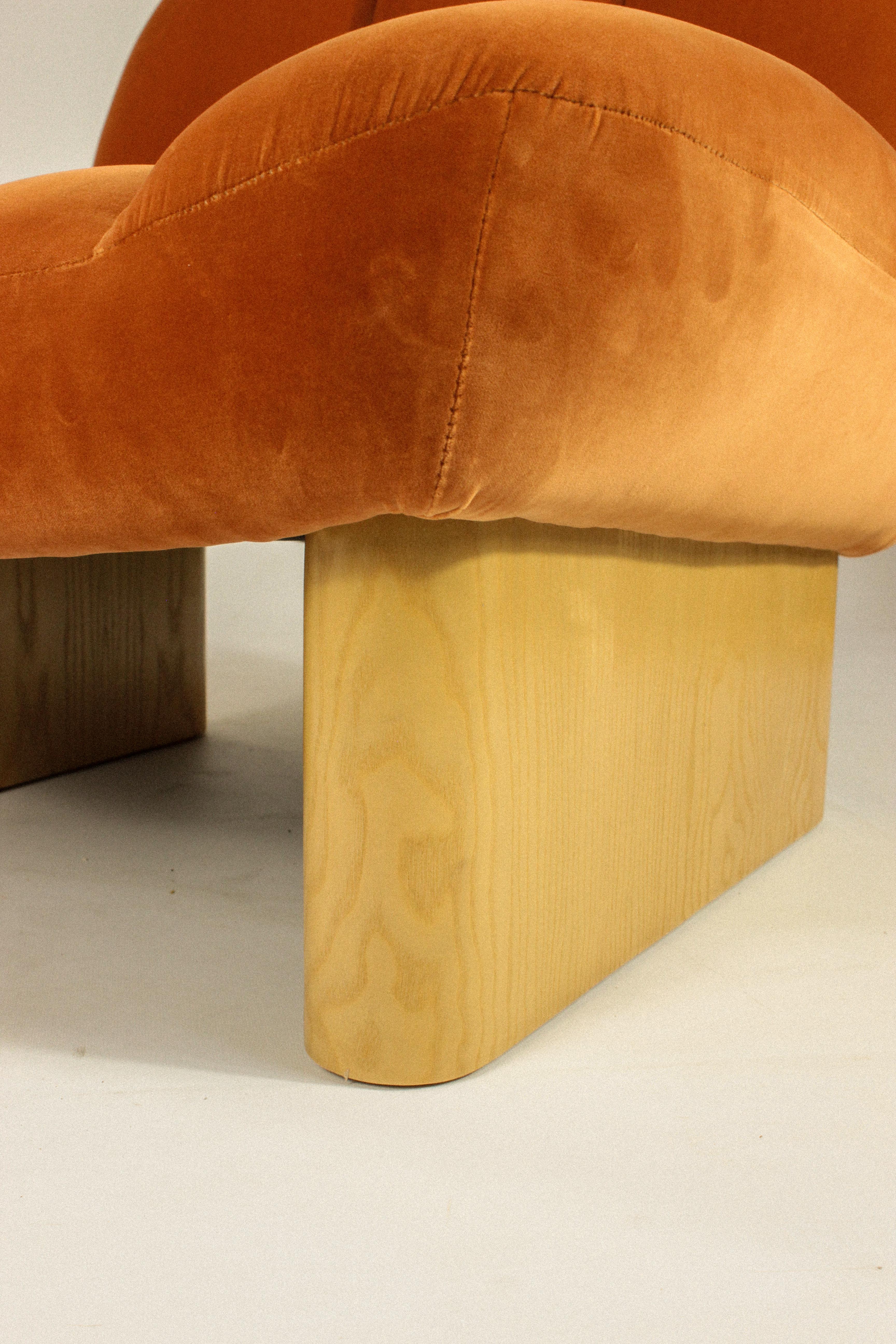 ¡NUEVO! ¡Dooq! Sillón moderno Colin en naranja y pies de madera en venta 3