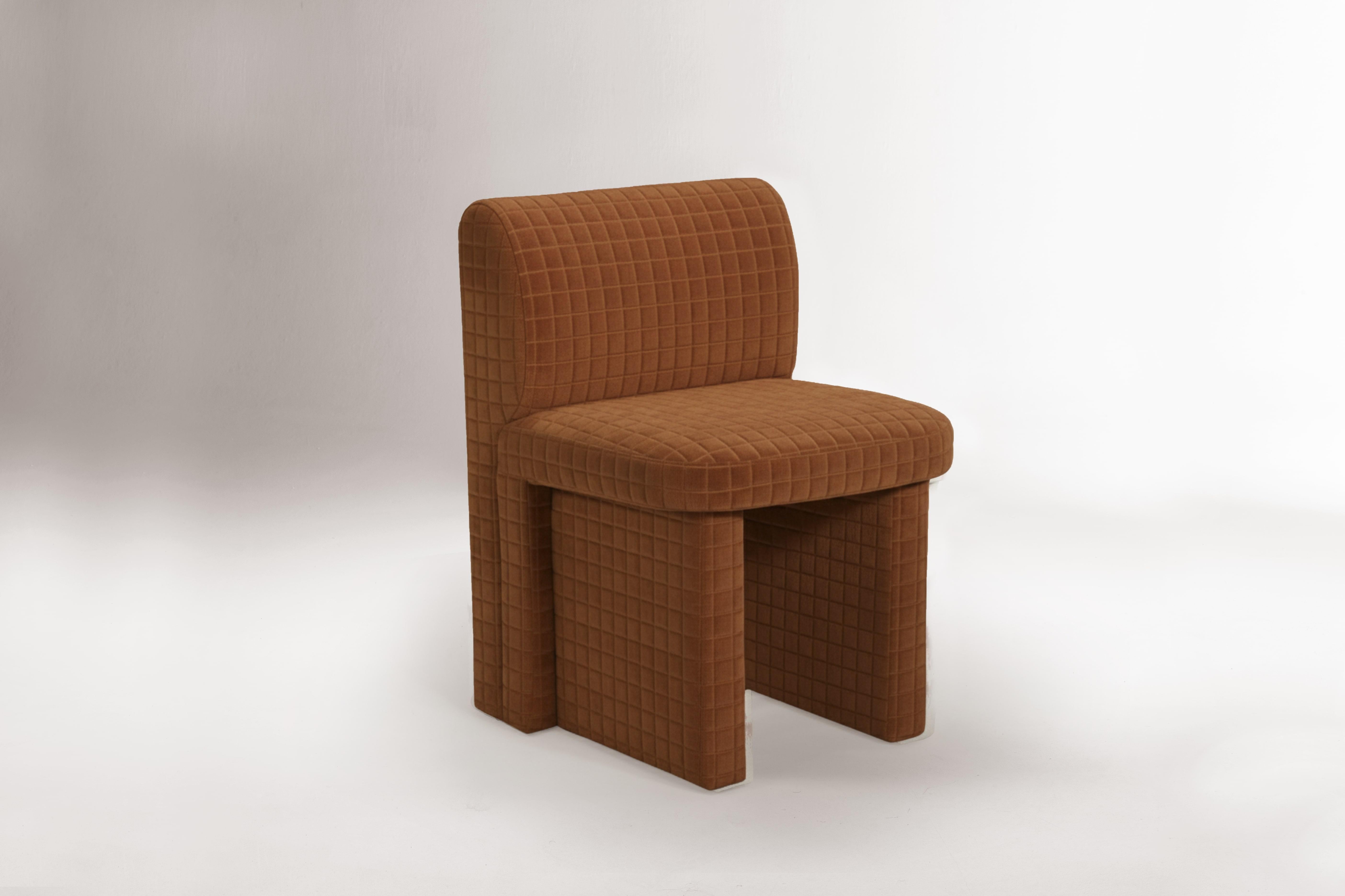 NEU! DOOQ! MODERN! Slide Chair in Hellbraun (Stoff) im Angebot