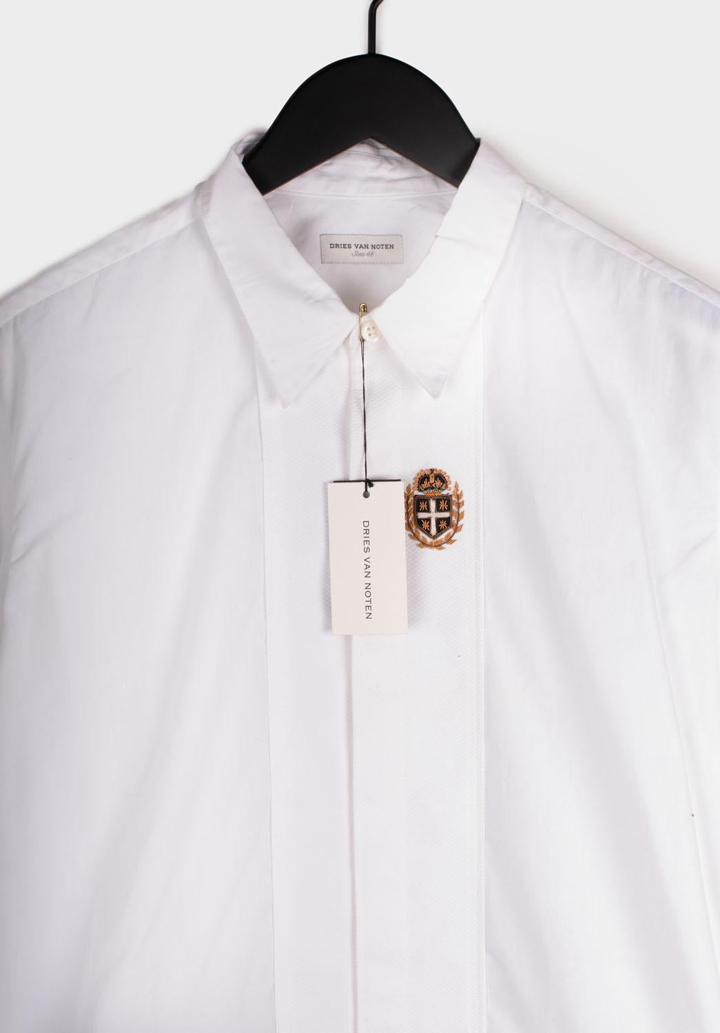 Check my other listings. Have many more designer clothes for sale. Open to any offers.
Item for sale is 100% genuine Dries Van Noten casual Men Shirt, DU0, 230g
Color: white
(An actual color may a bit vary due to individual computer screen