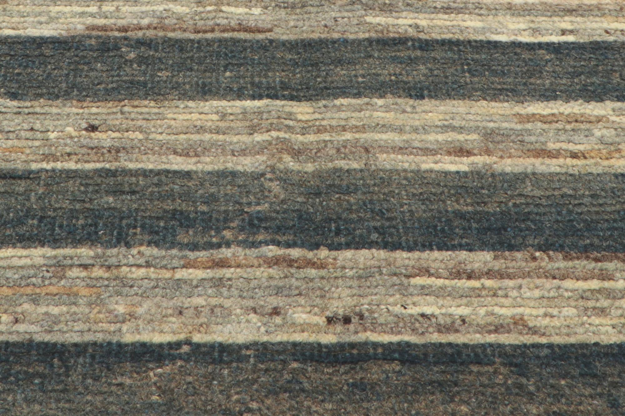 Noué à la main Tapis marocain moderne et organique Canyon Strata, 08'03 x 10'03 en vente