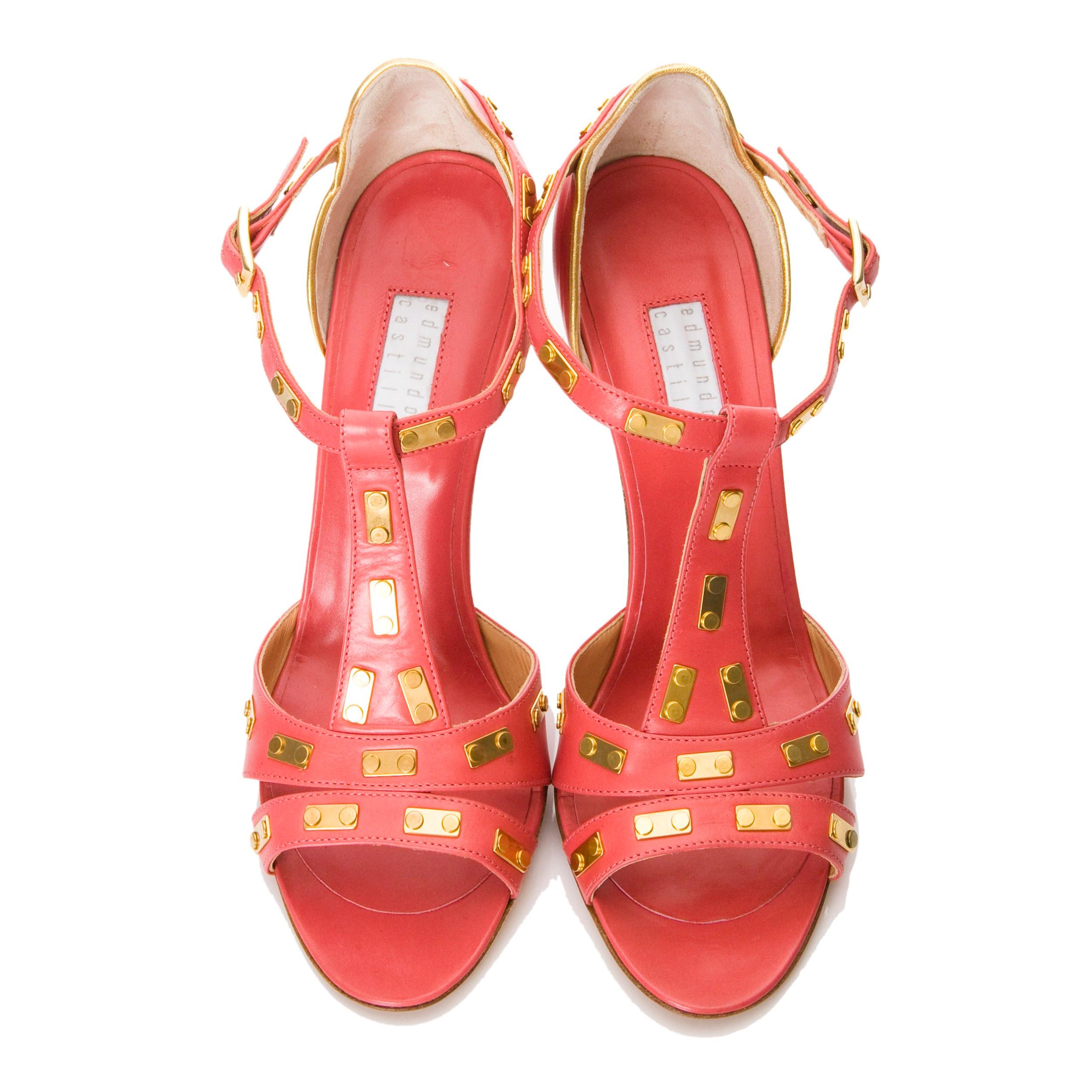De las mujeres Nuevos tacones Edmundo Castillo de piel coral y metal dorado Sz 7 en venta