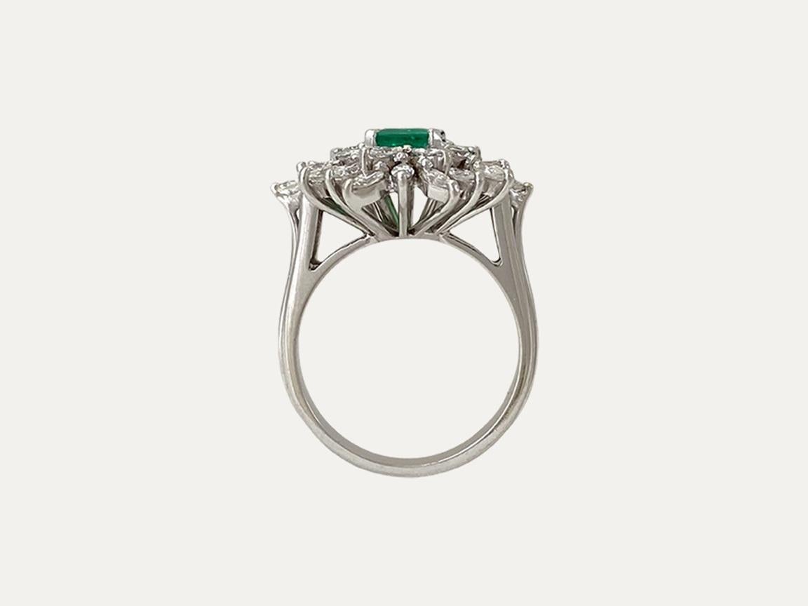 Early Victorian New Edwardian Emerald and Diamonds Gold Ring For Sale