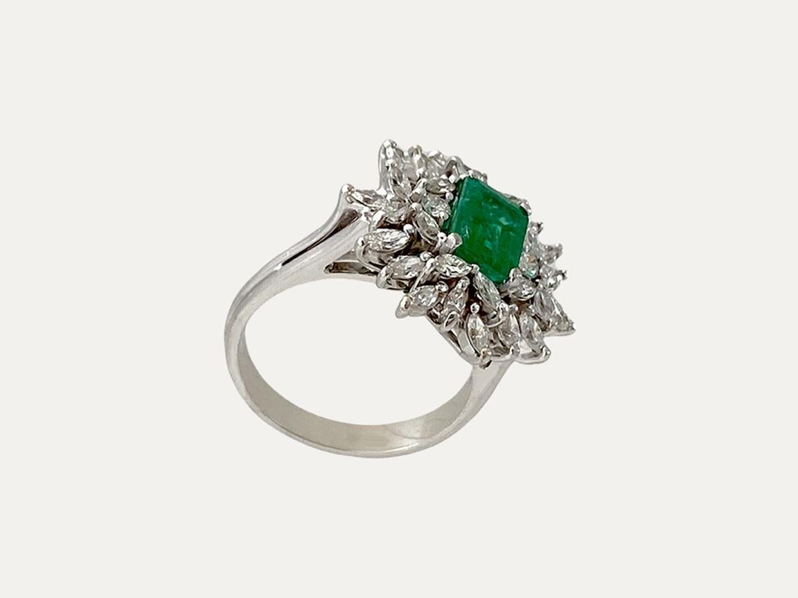 New Edwardian Emerald and Diamonds Gold Ring In Good Condition For Sale In Lisboa, PT
