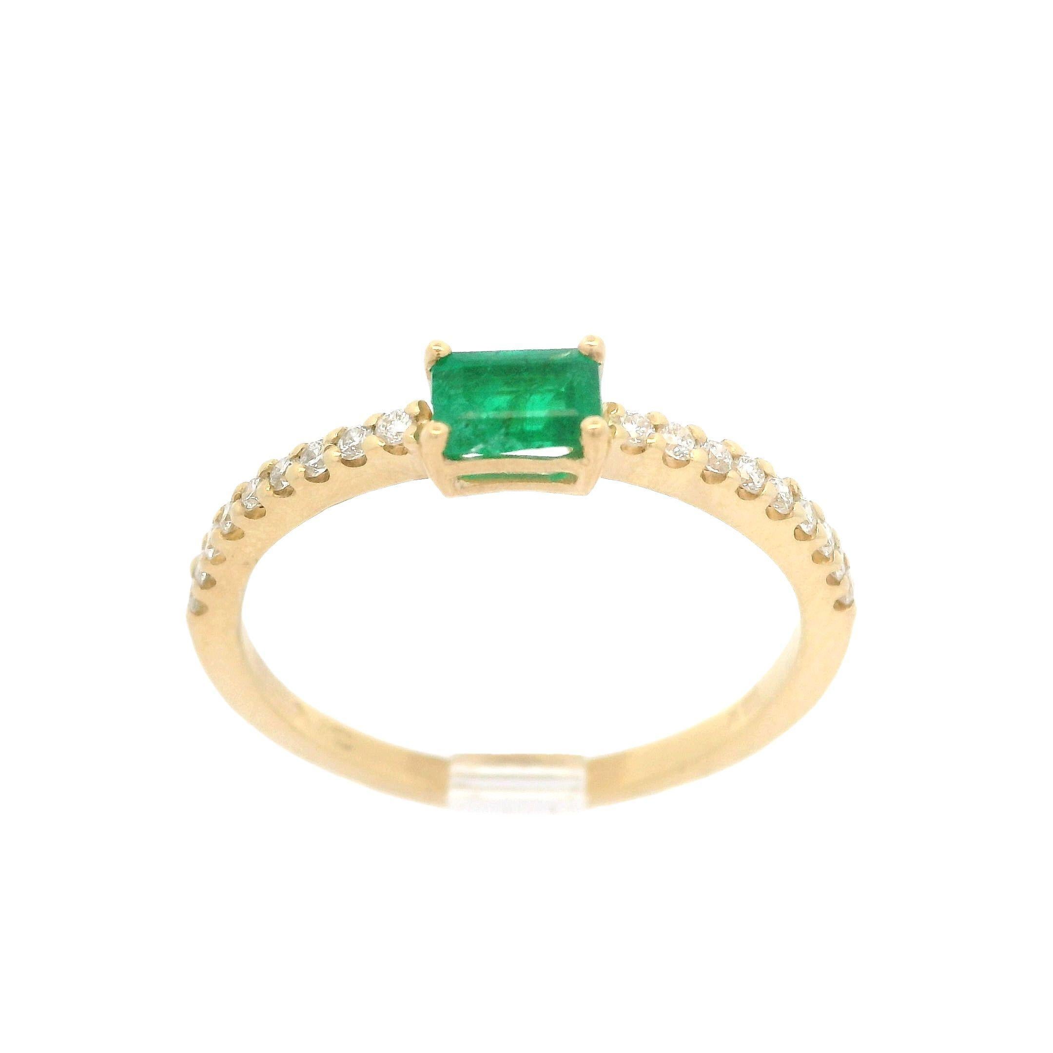 New Elegant 14k Gelbgold 0,49ctw Smaragd Diamant seitlich stapelbar Ring (Smaragdschliff) im Angebot