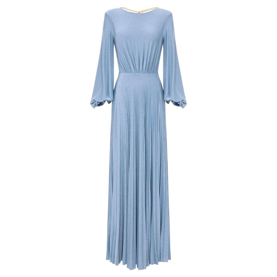 NEW ELISABETTA FRANCHI

Lamè jersey evening gown. 
The sleeves are gathered at the wrist and have two long slits at the sides.
 On neckline on the back features a chain with logoed golden metal stirrups.

Red carpet dress
Long balloon sleeve
Round
