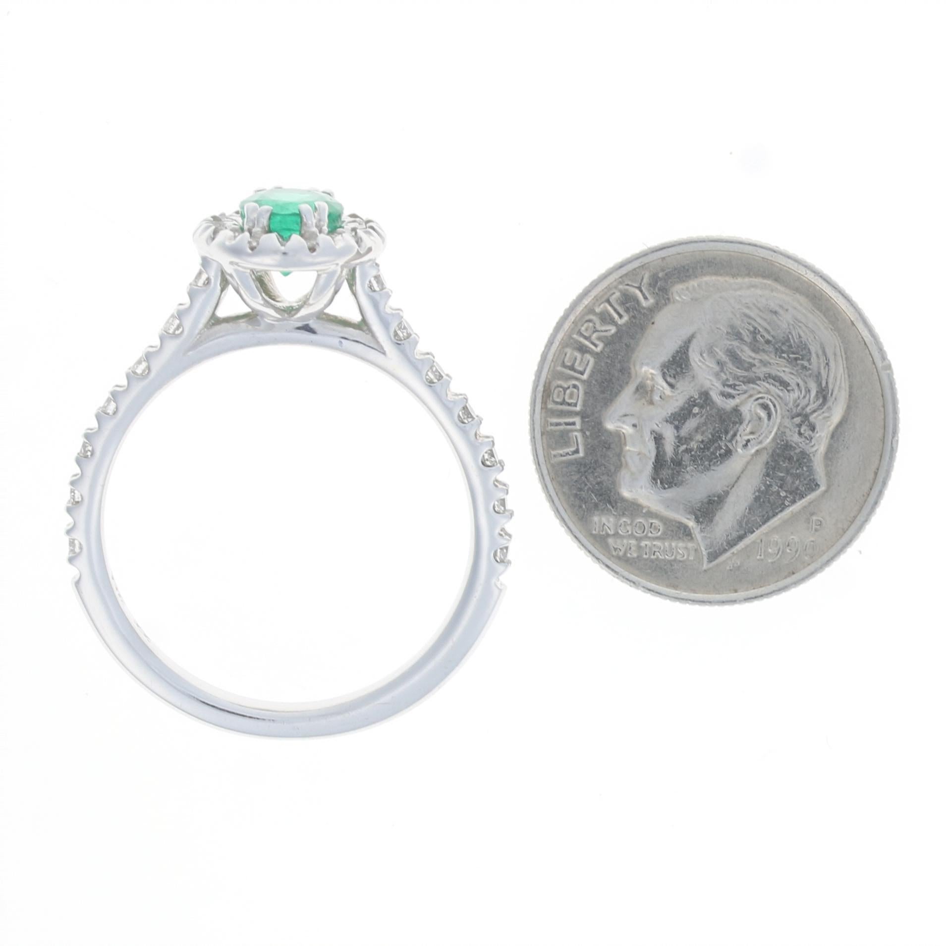 Im Angebot: Ring mit Smaragd und Diamant-Halo, 14k Weißgold, oval 1,21 Karat () 5