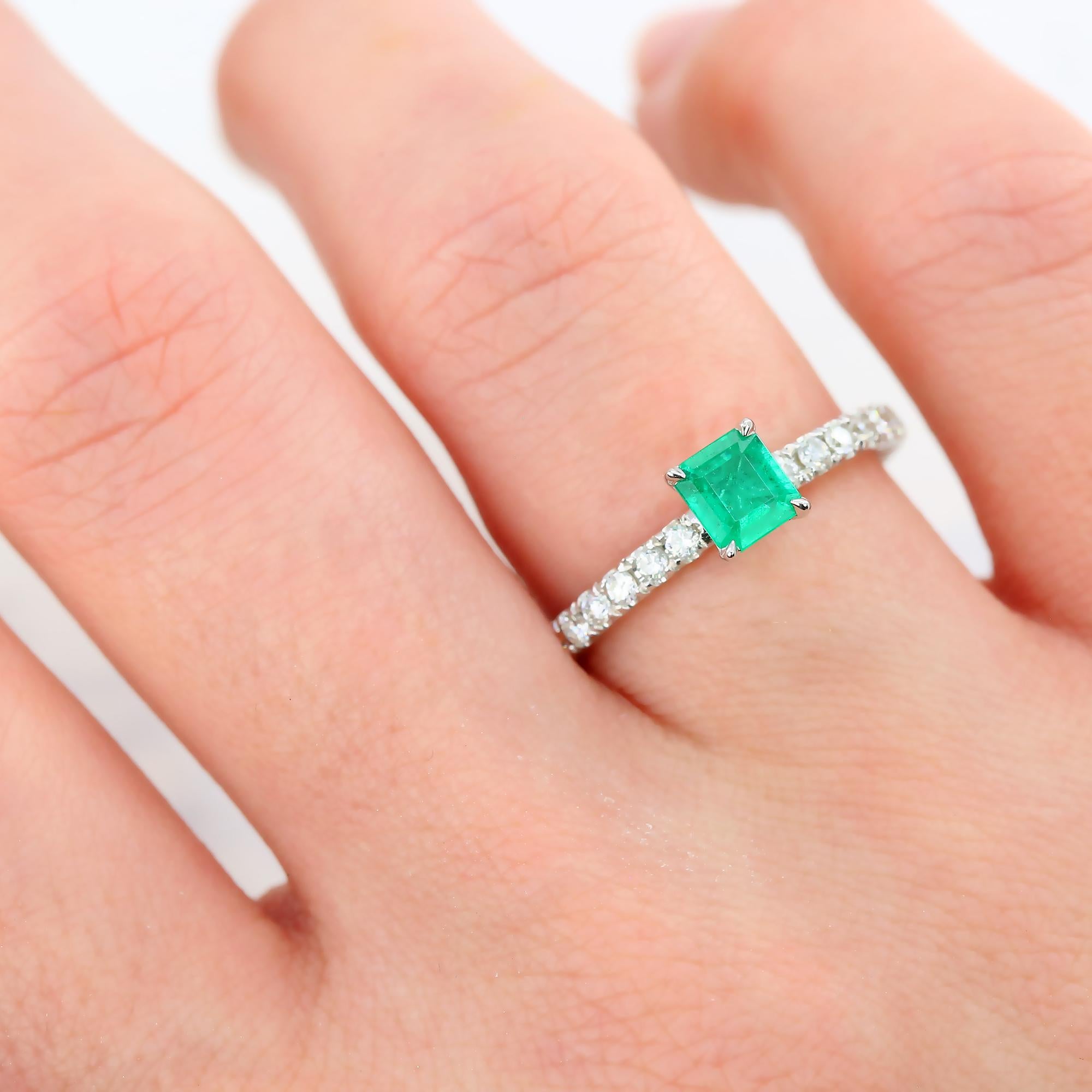 Emerald Engagement and Dainty Ring with Pave Diamond Setting Rings In New Condition For Sale In ISTANBUL, TR