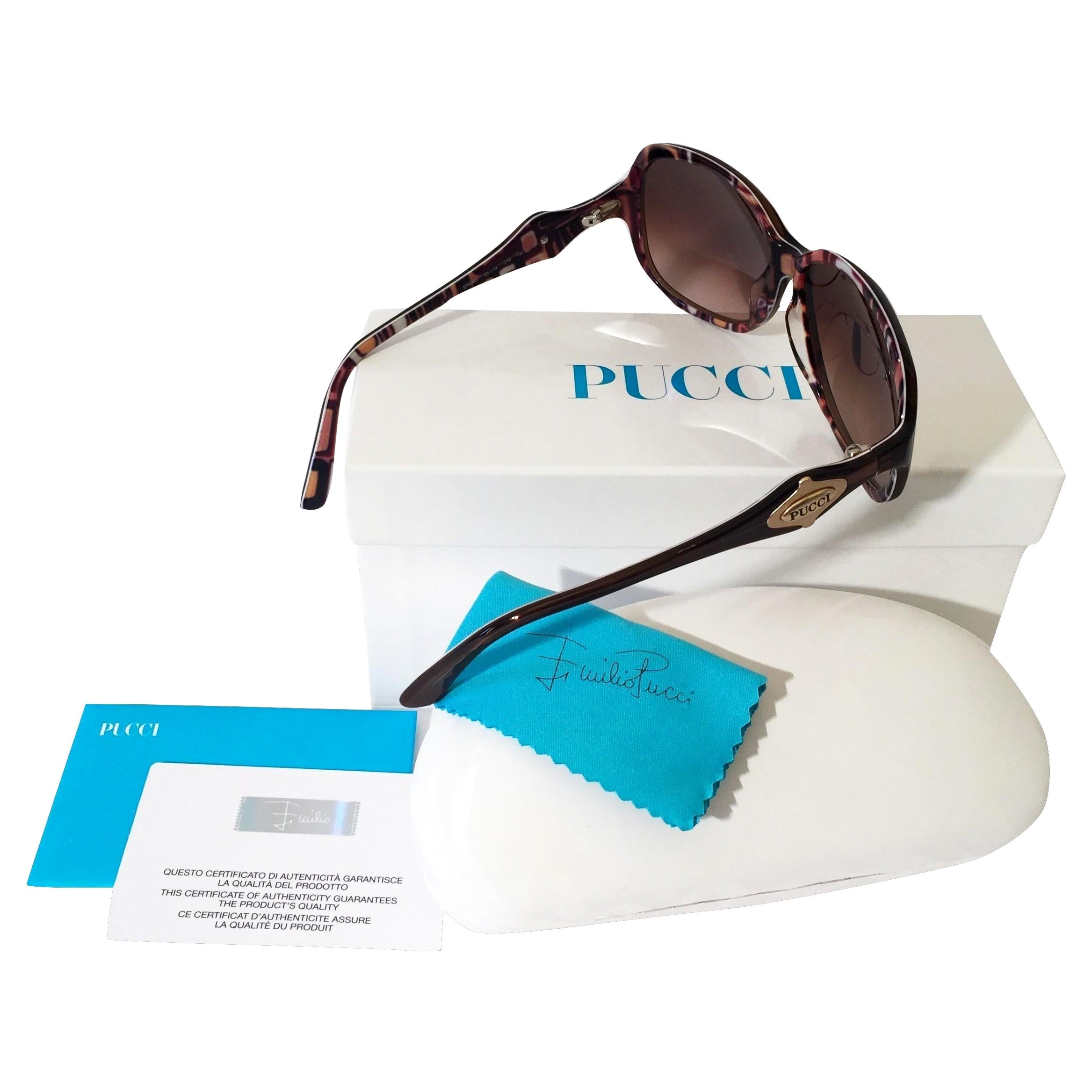 Emilio Pucci-Sonnenbrille
Brandneu
* Atemberaubende klassische Pucci-Sonnenbrille
* Klassische braune Rahmen
* Pucci Print Innenausstattung:
* Braun, cremefarben, rosa und gelb
* Goldfarbenes Pucci-Logo auf beiden Seiten
* Handgefertigtes ZYL in