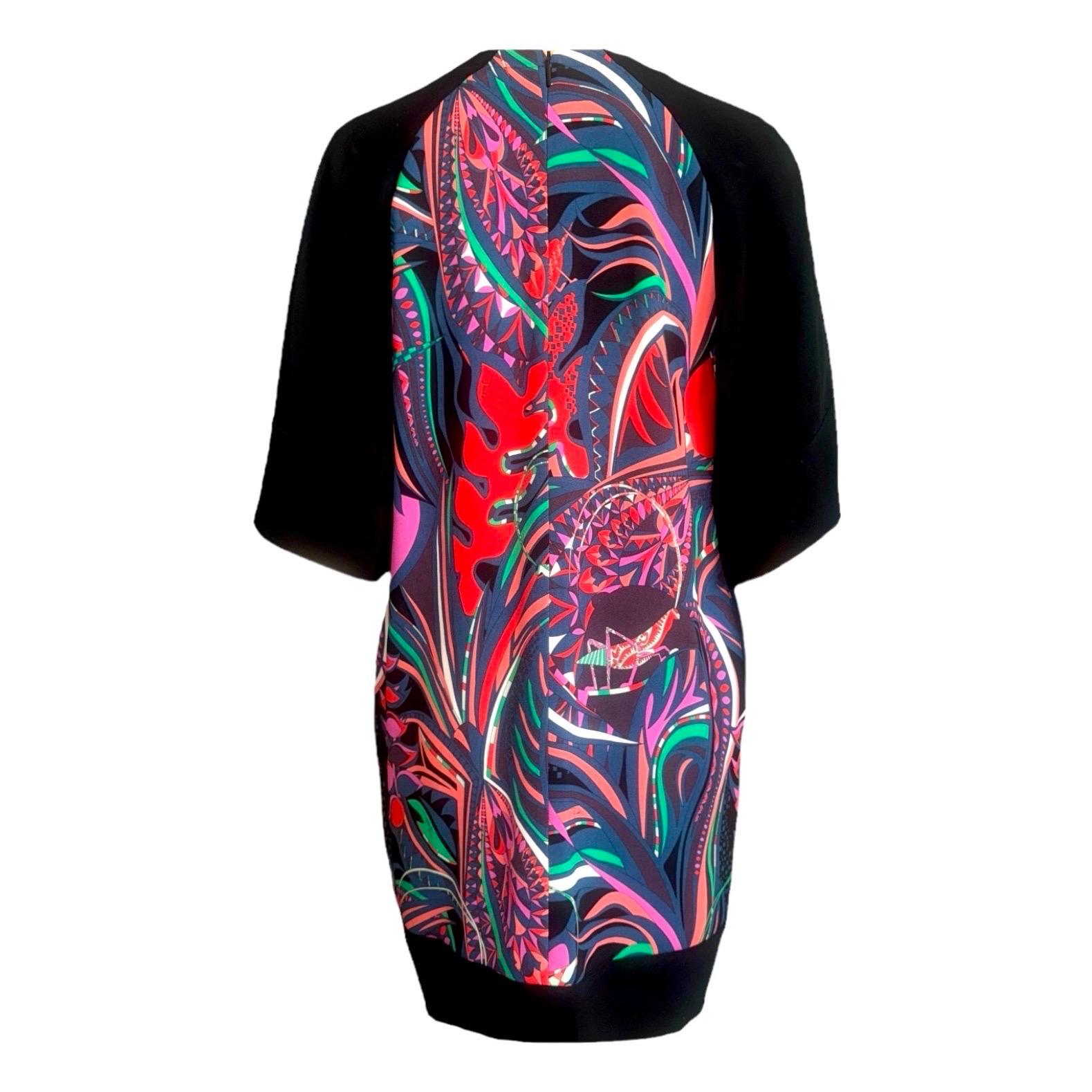 Beautiful EMILIO PUCCI dress
Signature piece with the timeless EMILIO PUCCI print in stunning colors
Made of finest soft fabric
Lined
