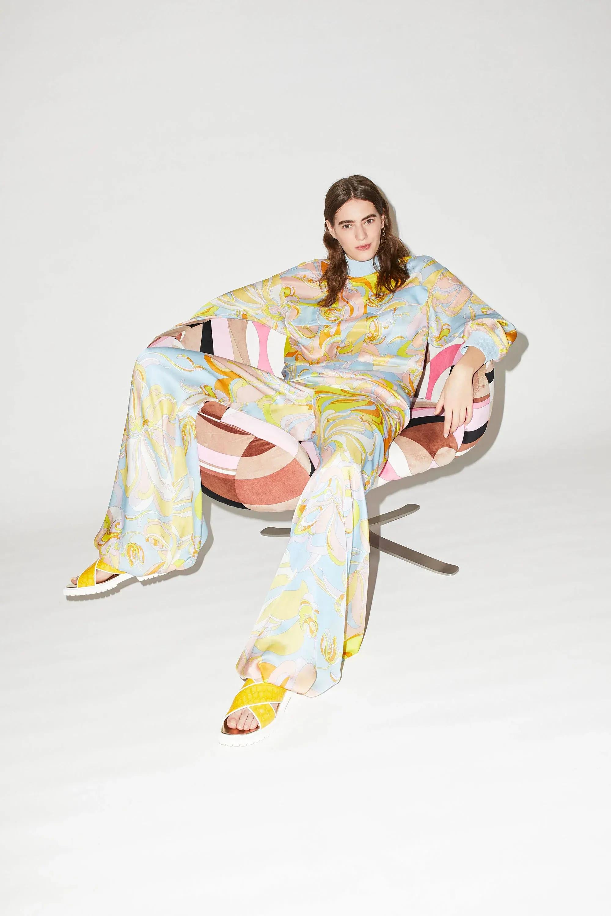 Nuevo con caja
Emilio Pucci
$925
Resort 2018
Chanclas con estampado Pucci multi satén
Tamaño:  36.5
Plantilla de satén
Suela de cuero
Tacones: .5