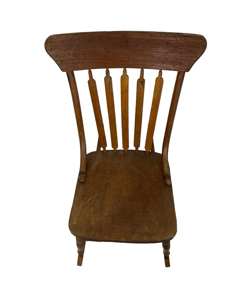 20ième siècle Chaise à bascule ancienne de New England en vente