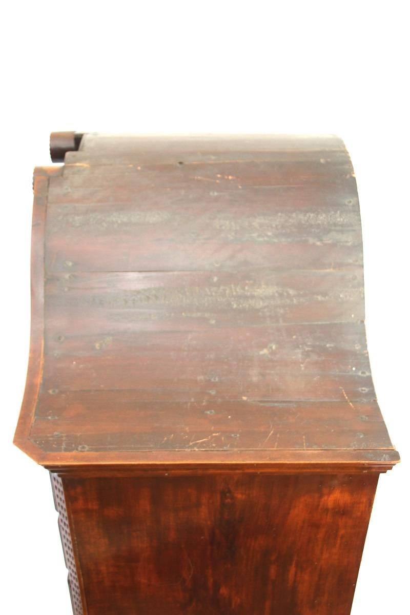 New England Chippendale Figured Maple Chest on Chest For Sale 8