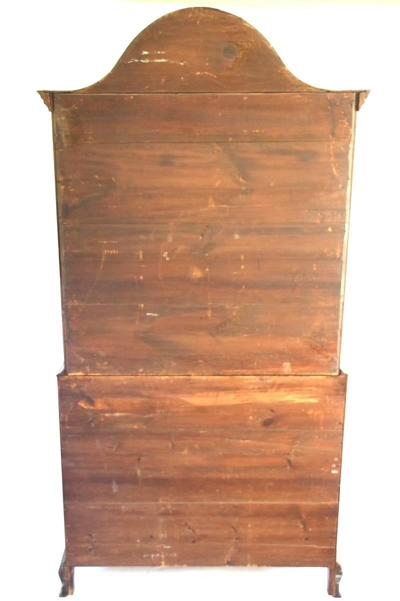 New England Chippendale Figured Maple Chest on Chest For Sale 9
