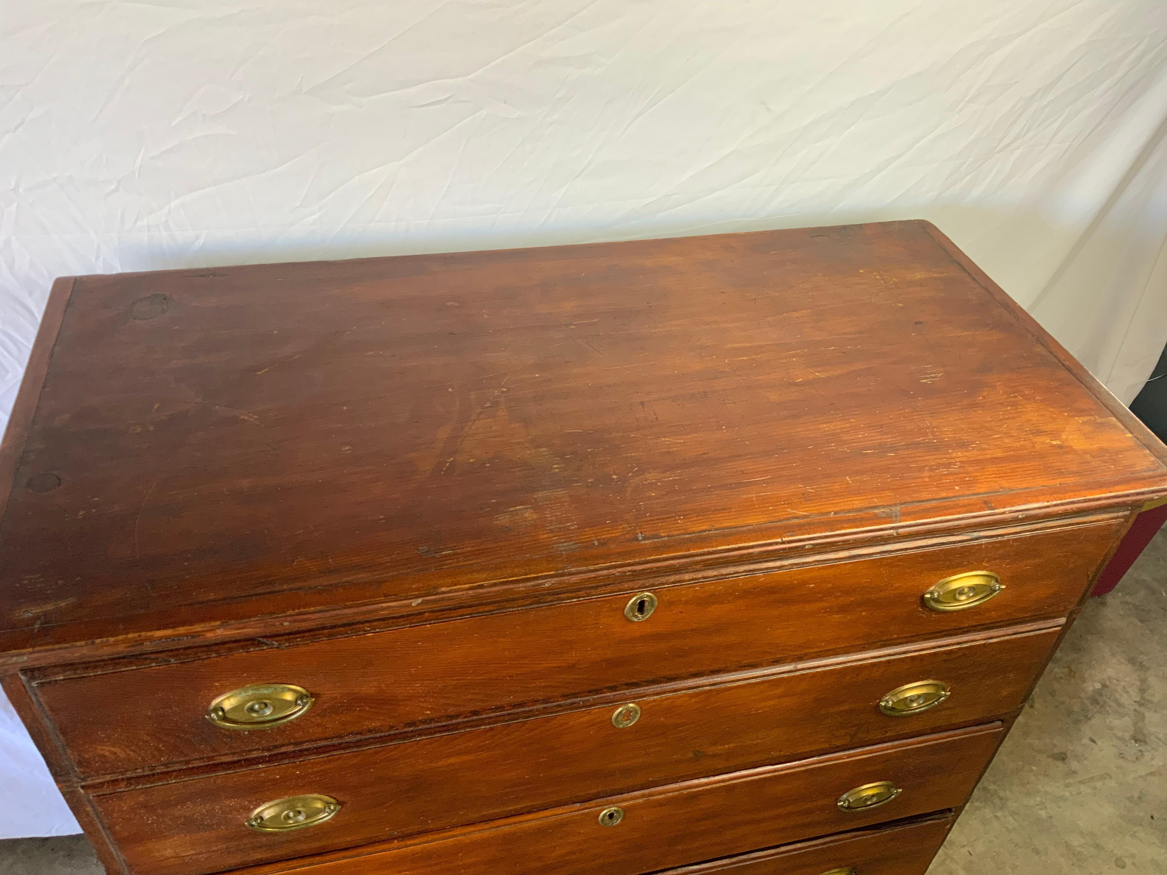 A very nice late 18th century Chippendale Pine Mule Chest in an old dry surface with a great color and patina. Very old refinished surface retains traces of the old red milk paint on various areas on the piece. Evidence of the original snipe hinge