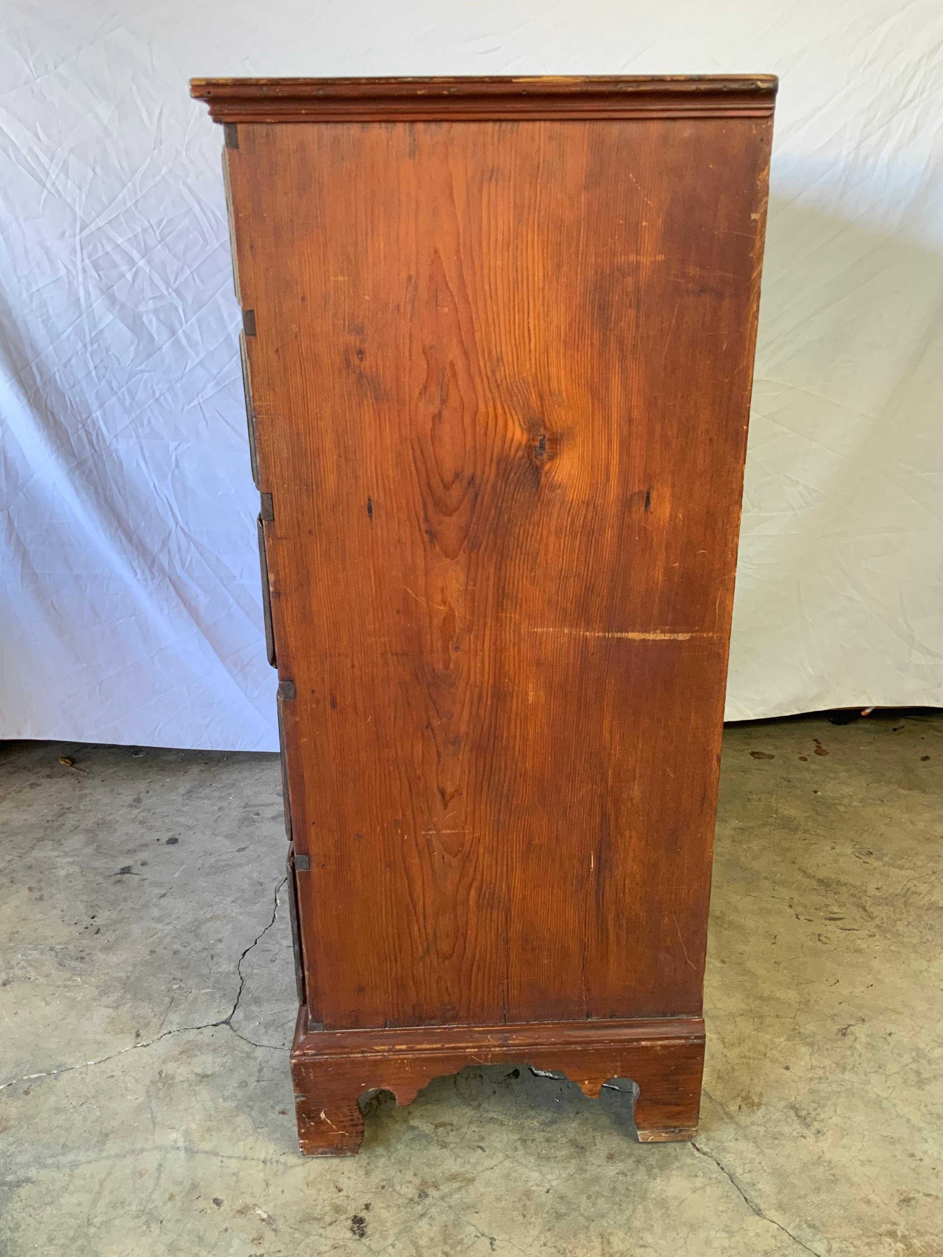 New England Chippendale Pine Mule Chest In Good Condition In Bradenton, FL