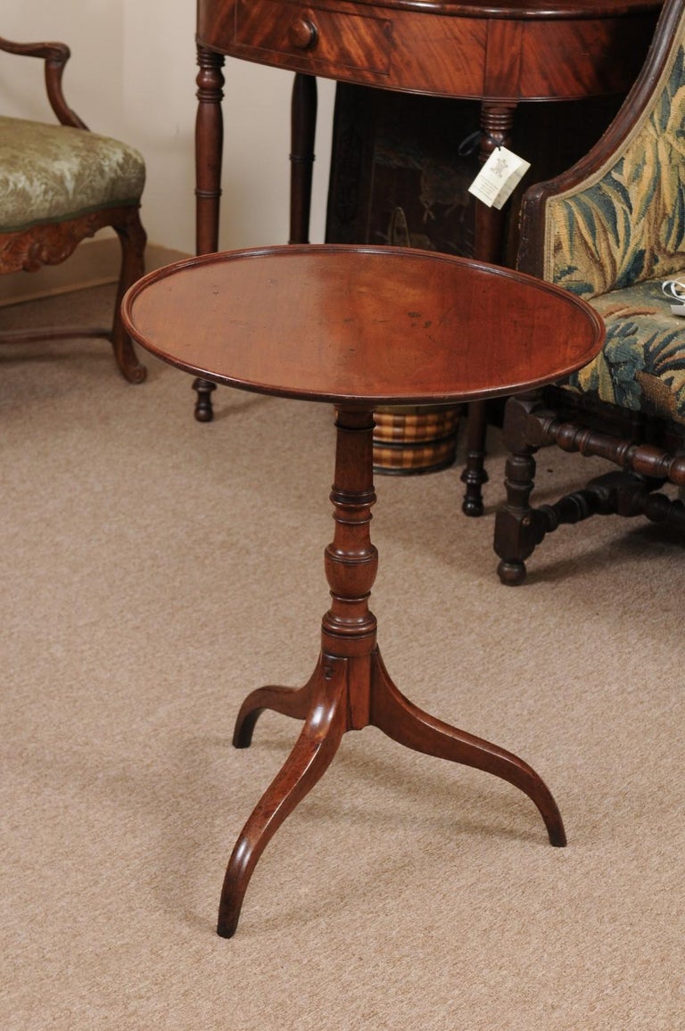 New England Federal Candle Stand Table in Walnut, Early 19th Century at