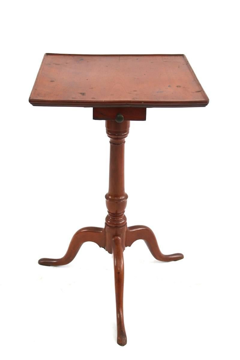 New England Federal Cherry Candlestand In Excellent Condition For Sale In Woodbury, CT