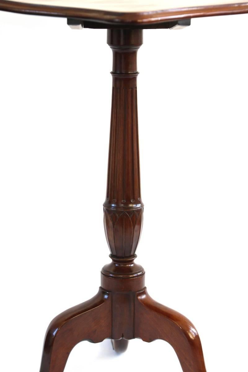 New England Federal Mahogany Candlestand For Sale 1
