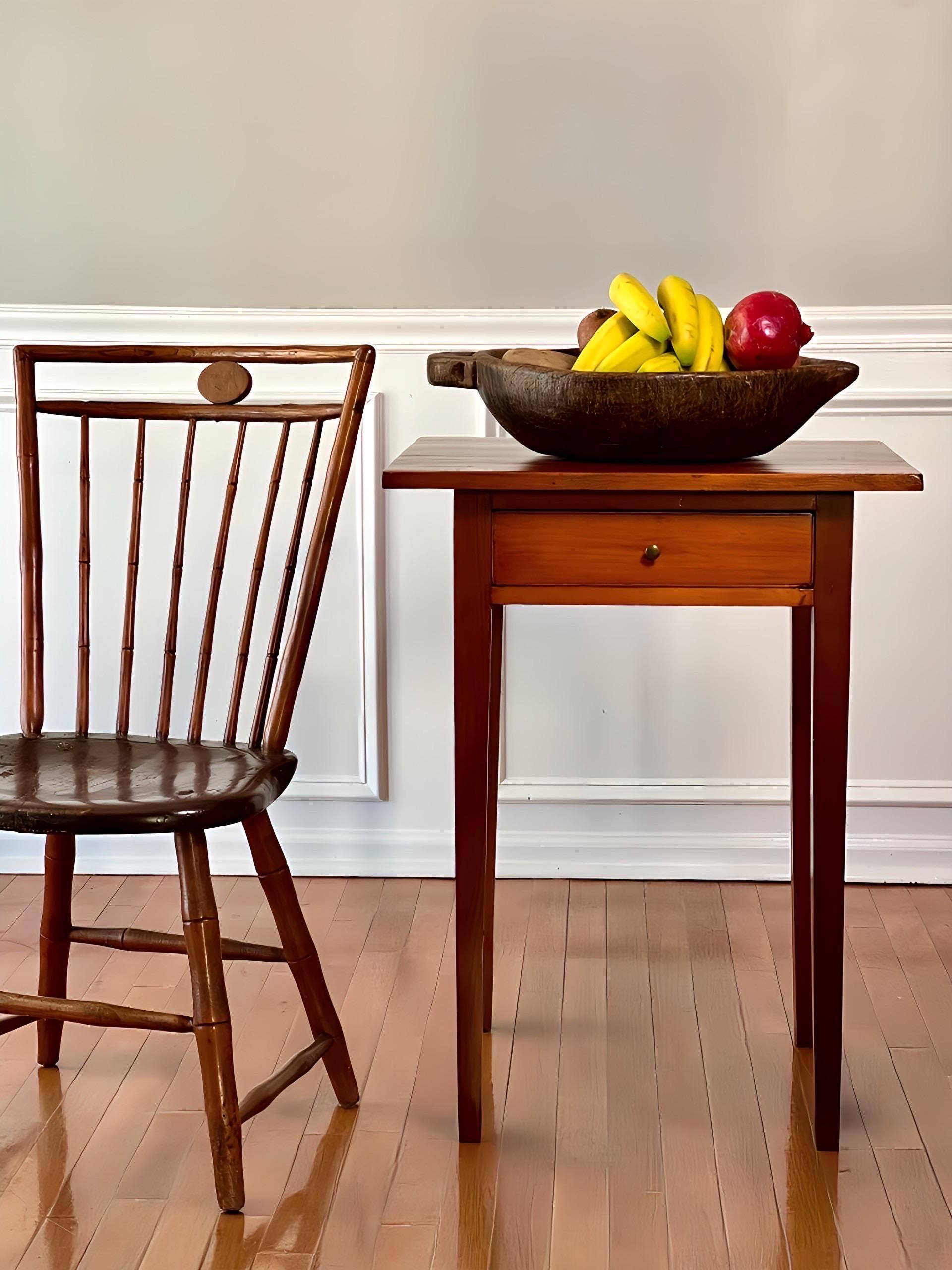 New England Federal Period Hepplewhite Style Cherry Stand with Drawer en vente 10