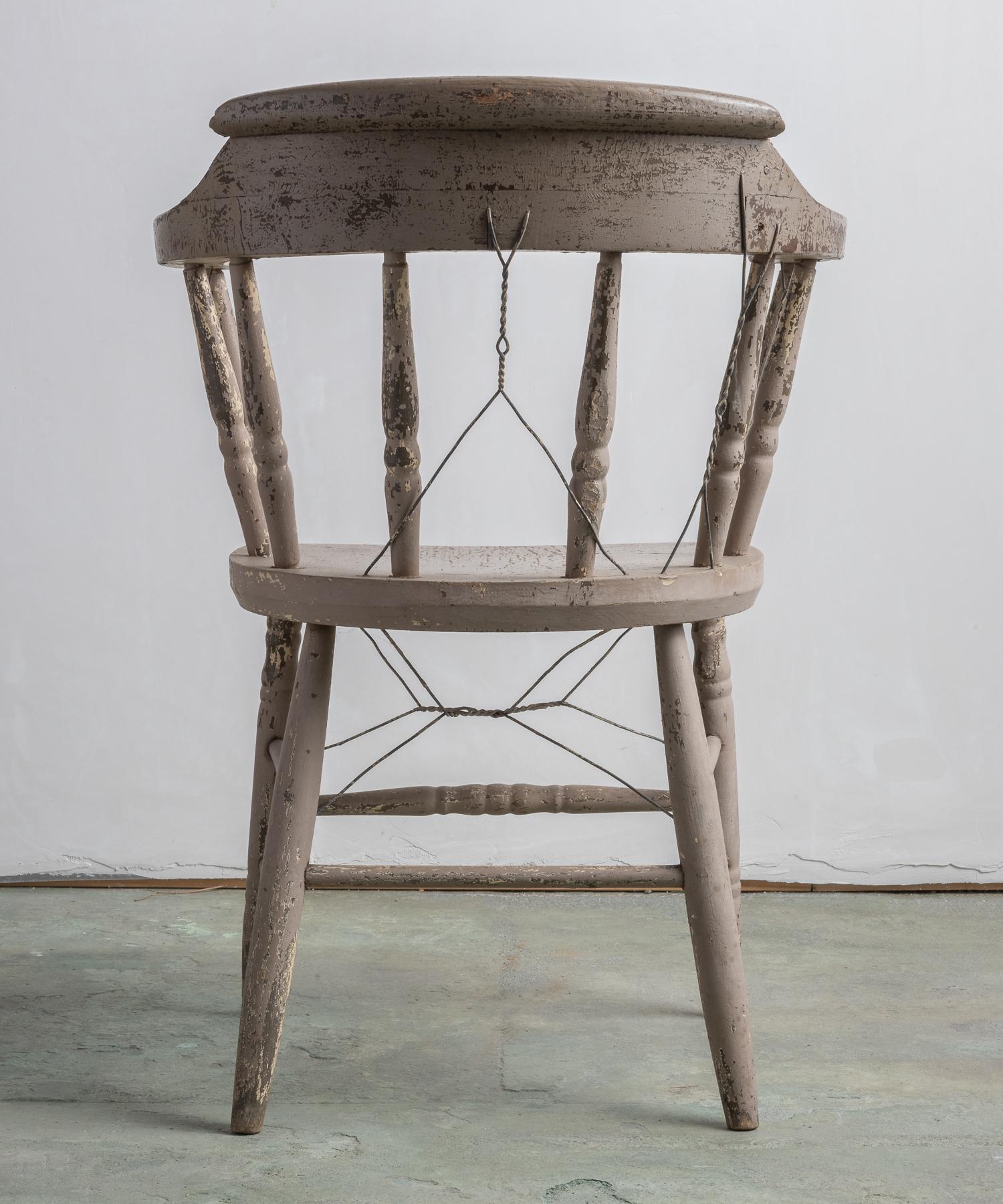 New England Firehouse Windsor Chair, America, circa 1890 im Zustand „Gut“ in Culver City, CA